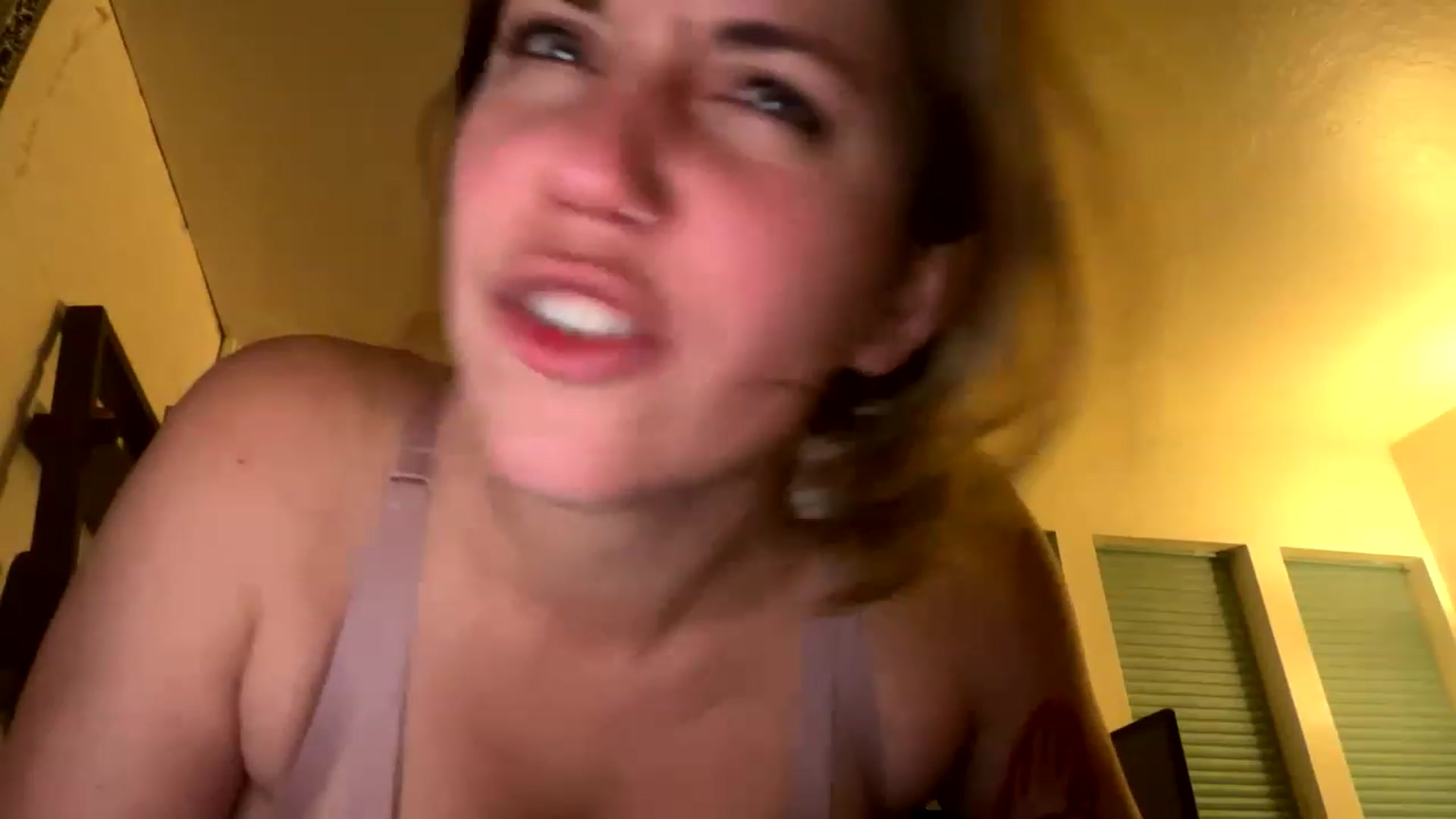 Gallery image thumbnail from BitchinBeth's myfreecams stream on, 03/31/2023, 10:04 image 11 of 20