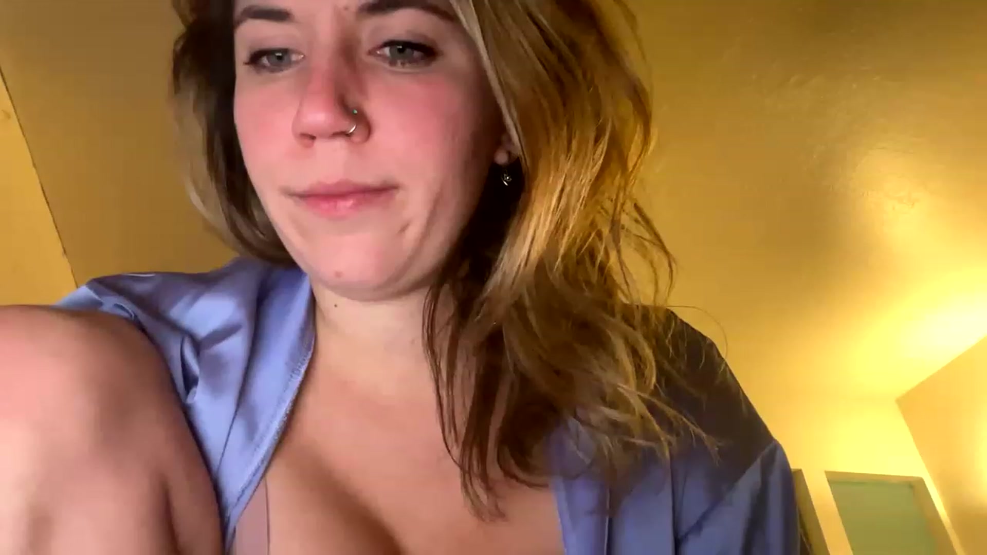 Gallery image thumbnail from BitchinBeth's myfreecams stream on, 03/31/2023, 10:04 image 2 of 20