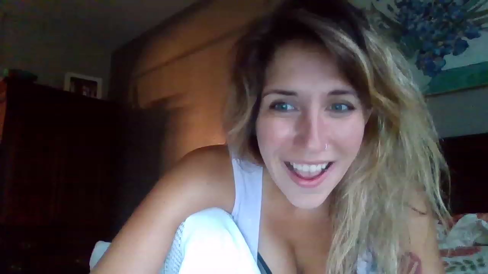 Gallery image thumbnail from BitchinBeth's myfreecams stream on, 08/23/2023, 17:21 image 6 of 20