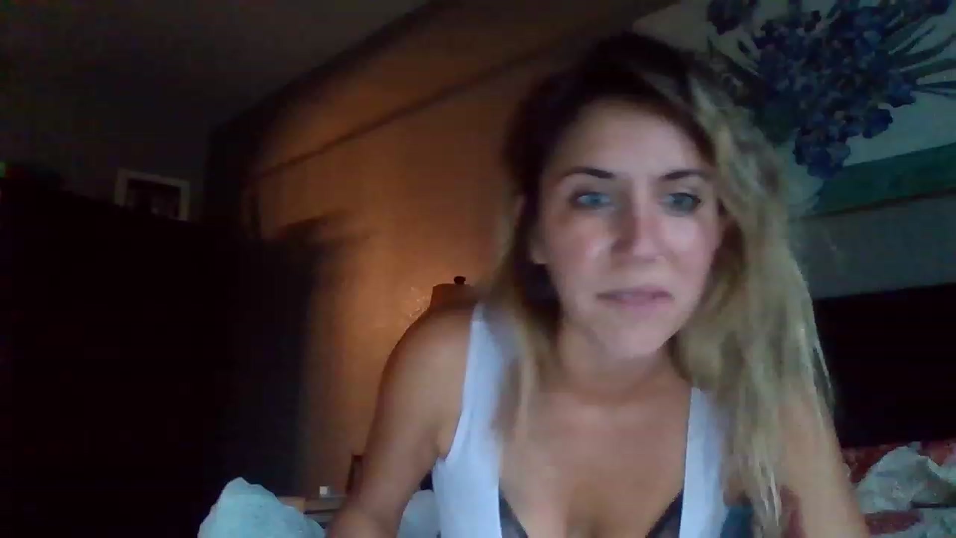 Gallery image thumbnail from BitchinBeth's myfreecams stream on, 08/23/2023, 17:21 image 16 of 20