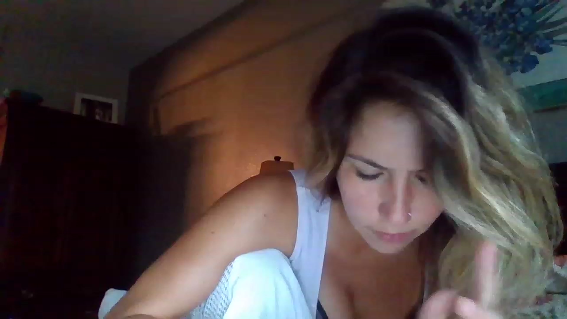 Gallery image thumbnail from BitchinBeth's myfreecams stream on, 08/23/2023, 17:21 image 5 of 20