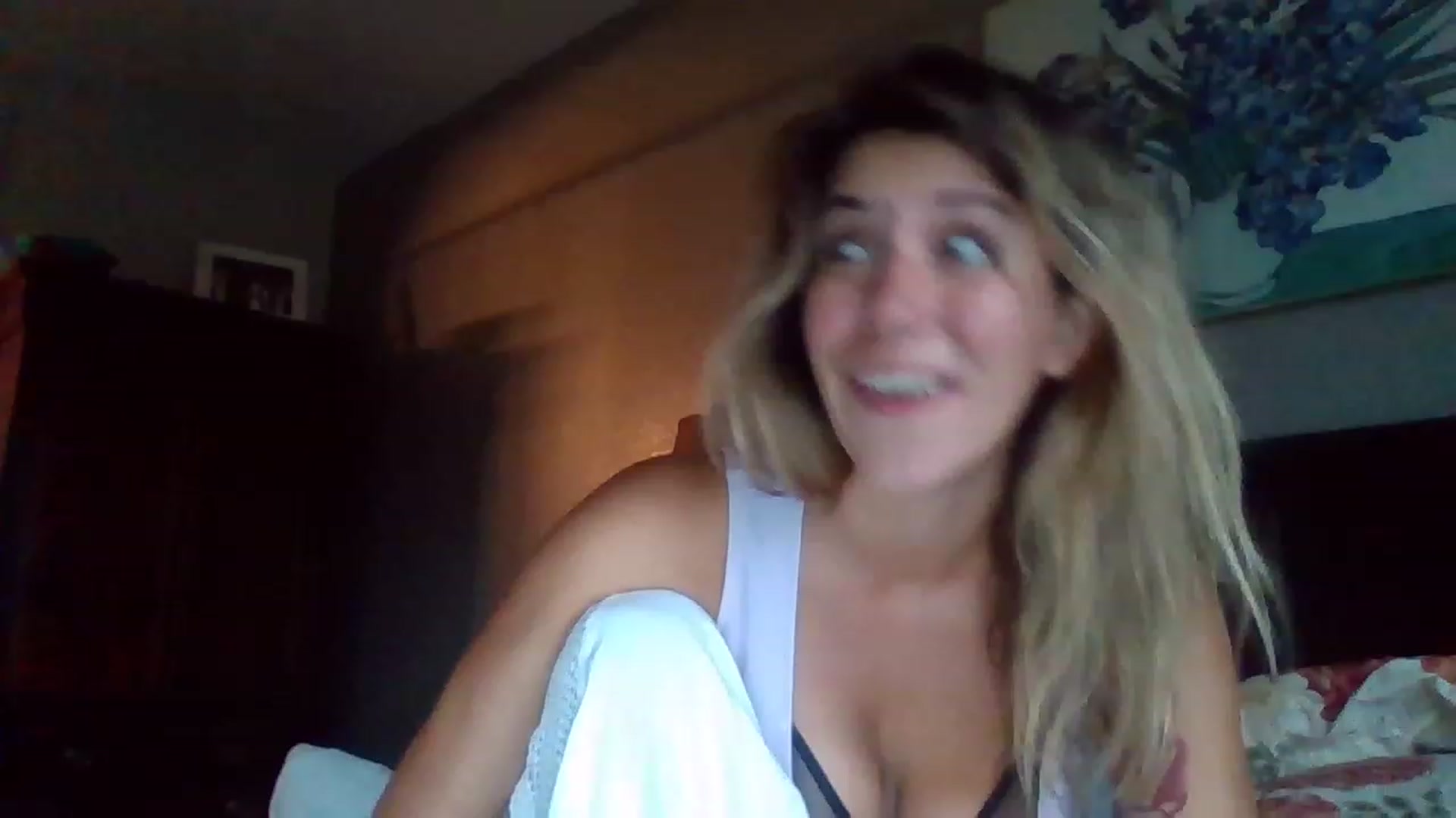 Gallery image thumbnail from BitchinBeth's myfreecams stream on, 08/23/2023, 17:21 image 9 of 20