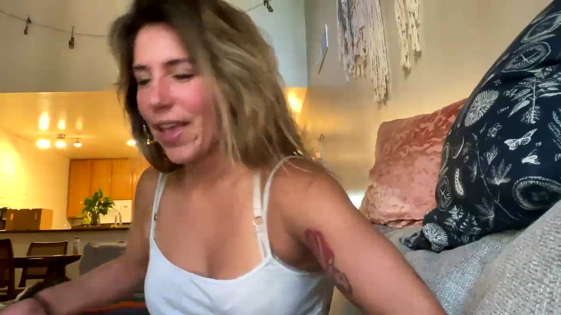 Gallery image thumbnail from BitchinBeth's myfreecams stream on, 08/30/2023, 19:04 image 7 of 20