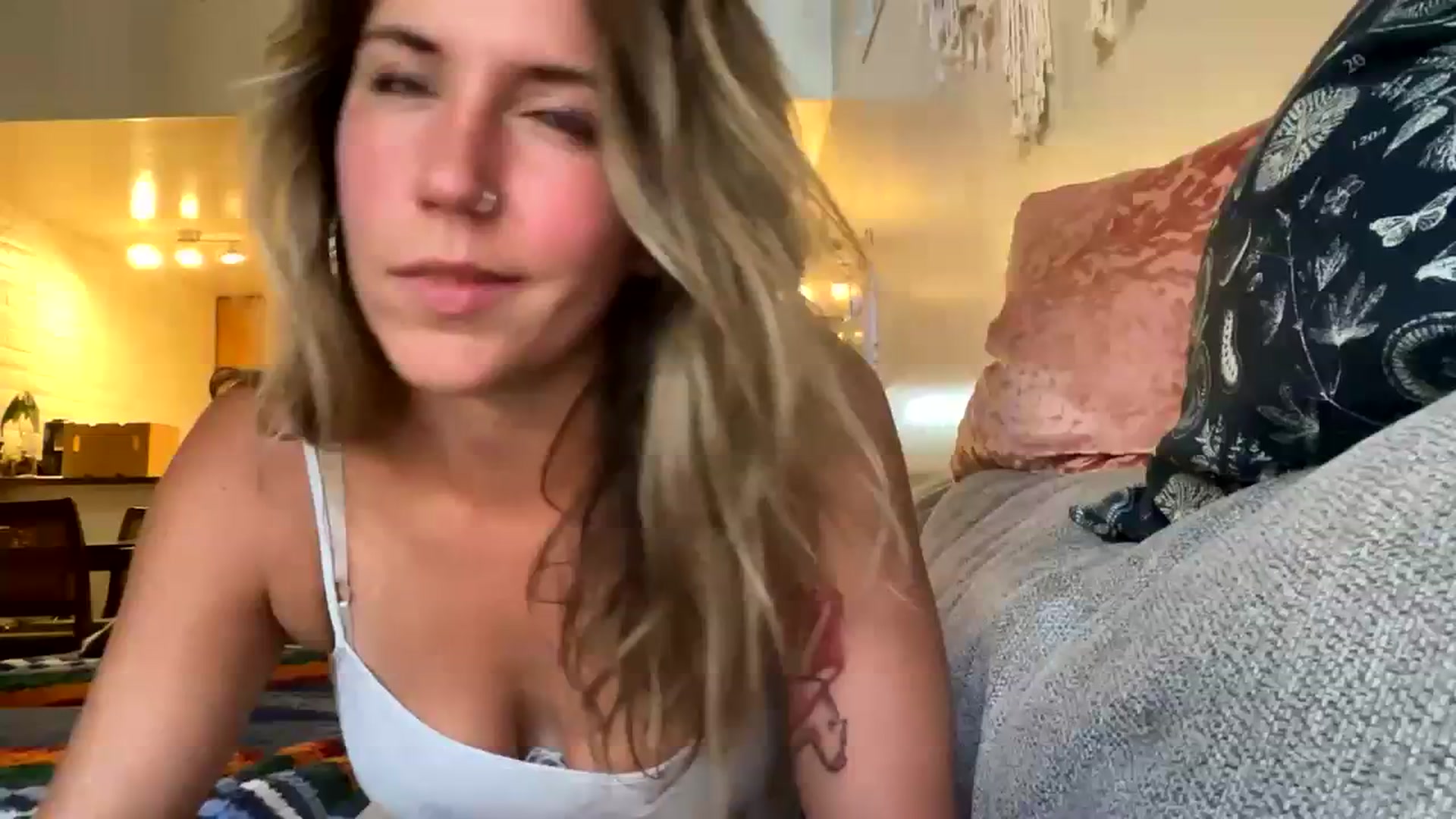 Gallery image thumbnail from BitchinBeth's myfreecams stream on, 08/30/2023, 19:04 image 4 of 20