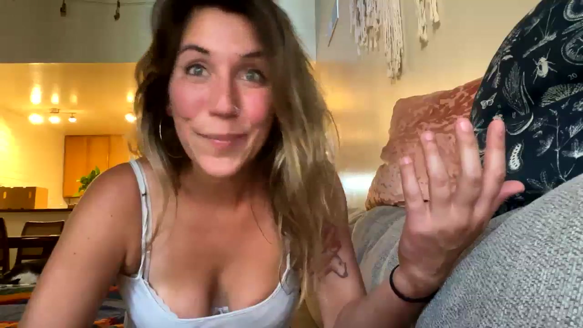 Gallery image thumbnail from BitchinBeth's myfreecams stream on, 08/30/2023, 19:04 image 16 of 20