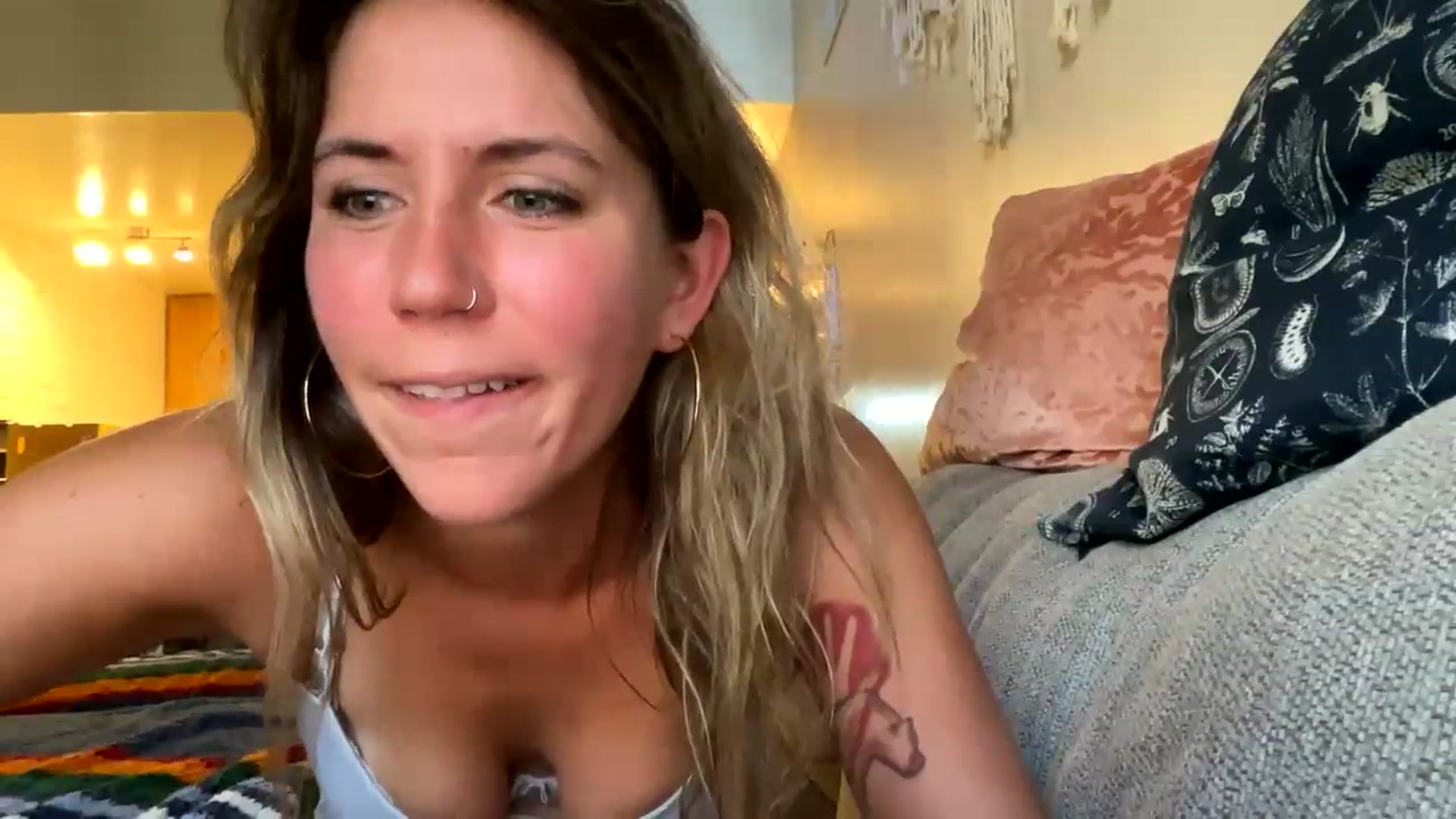Gallery image thumbnail from BitchinBeth's myfreecams stream on, 08/30/2023, 19:04 image 17 of 20