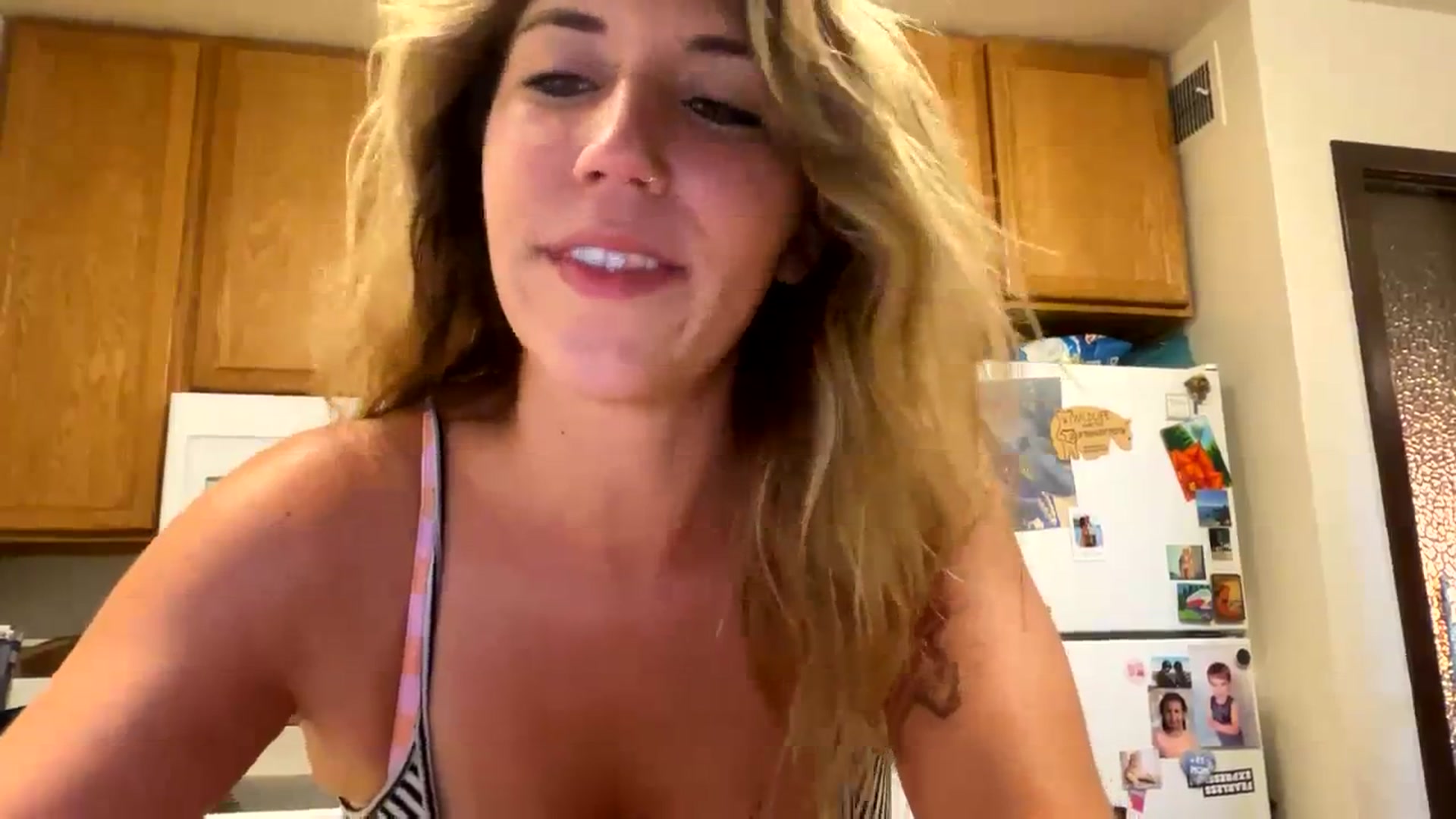 Gallery image thumbnail from BitchinBeth's myfreecams stream on, 09/08/2023, 16:38 image 6 of 20