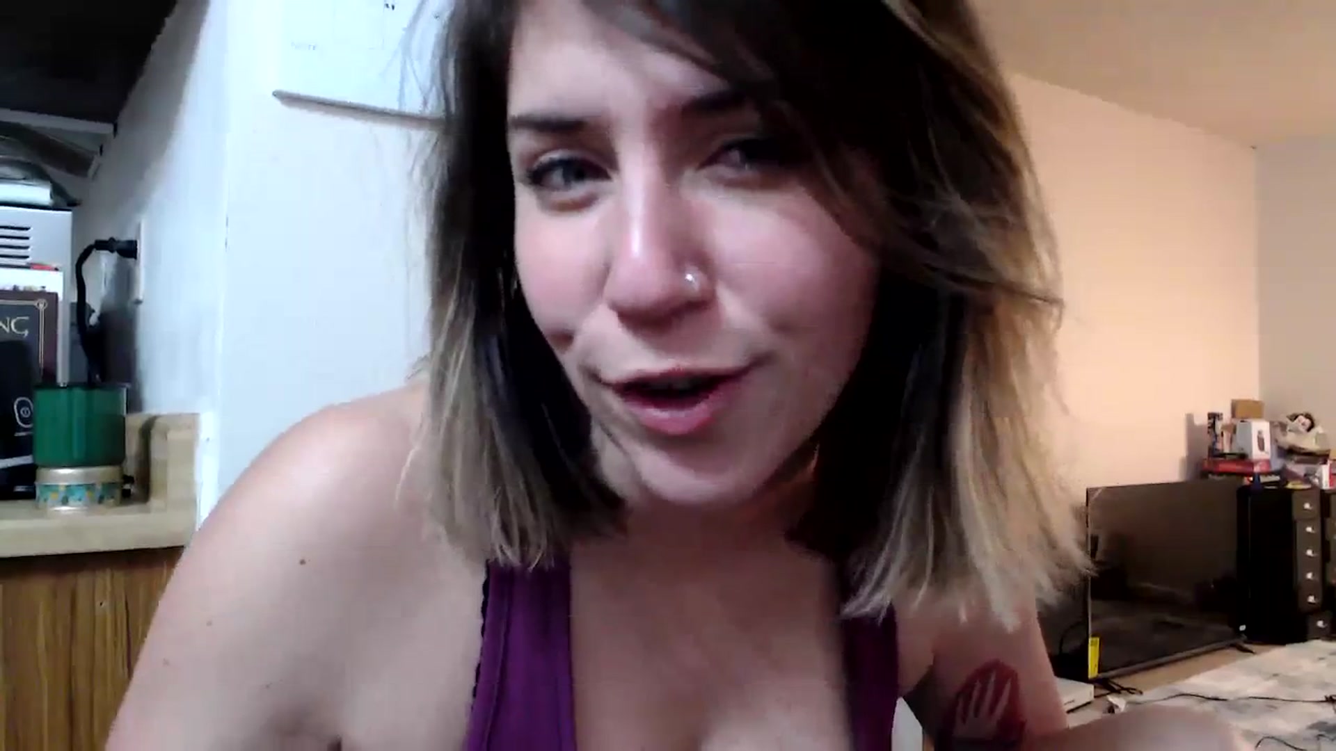 Gallery image thumbnail from BitchinBeth's myfreecams stream on, 01/04/2024, 16:10 image 7 of 20