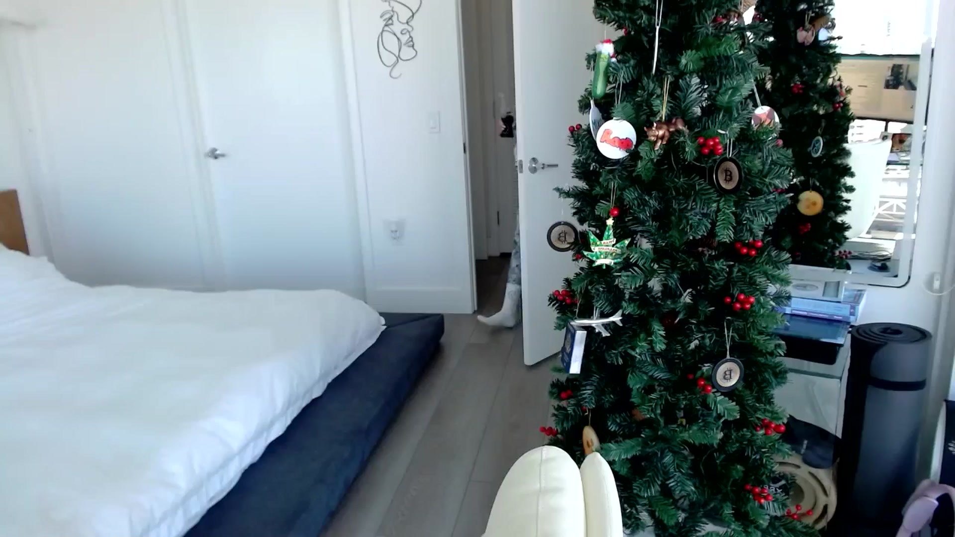 Gallery image thumbnail from BitcoinB00M's myfreecams stream on, 11/25/2024, 22:43 image 4 of 20