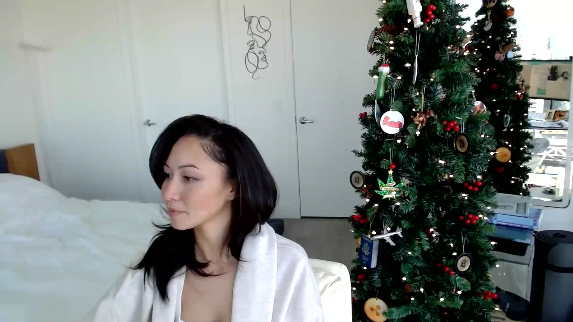 Gallery image thumbnail from BitcoinB00M's myfreecams stream on, 12/07/2024, 21:46 image 15 of 20