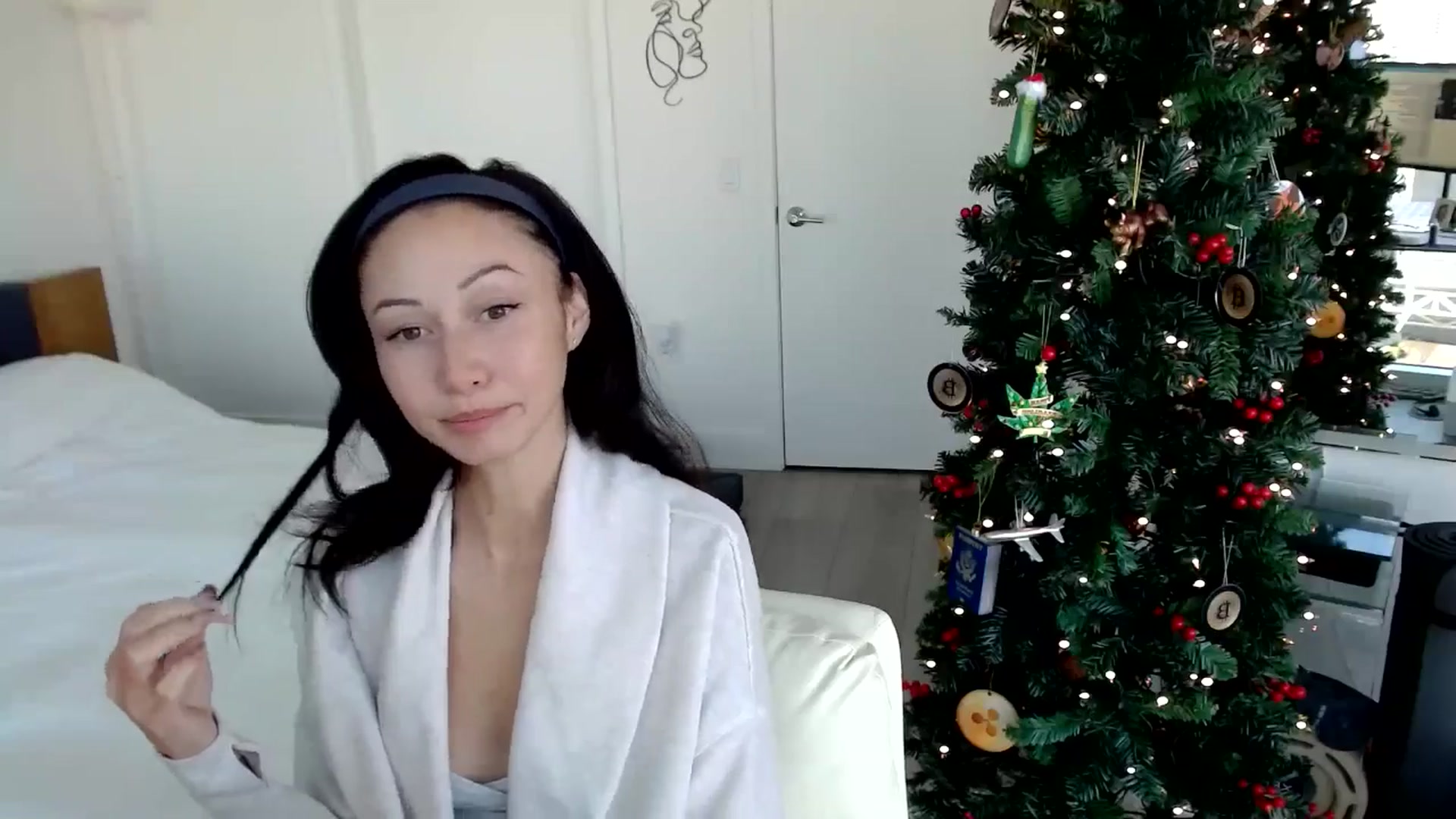 Gallery image thumbnail from BitcoinB00M's myfreecams stream on, 12/12/2024, 19:40 image 7 of 20
