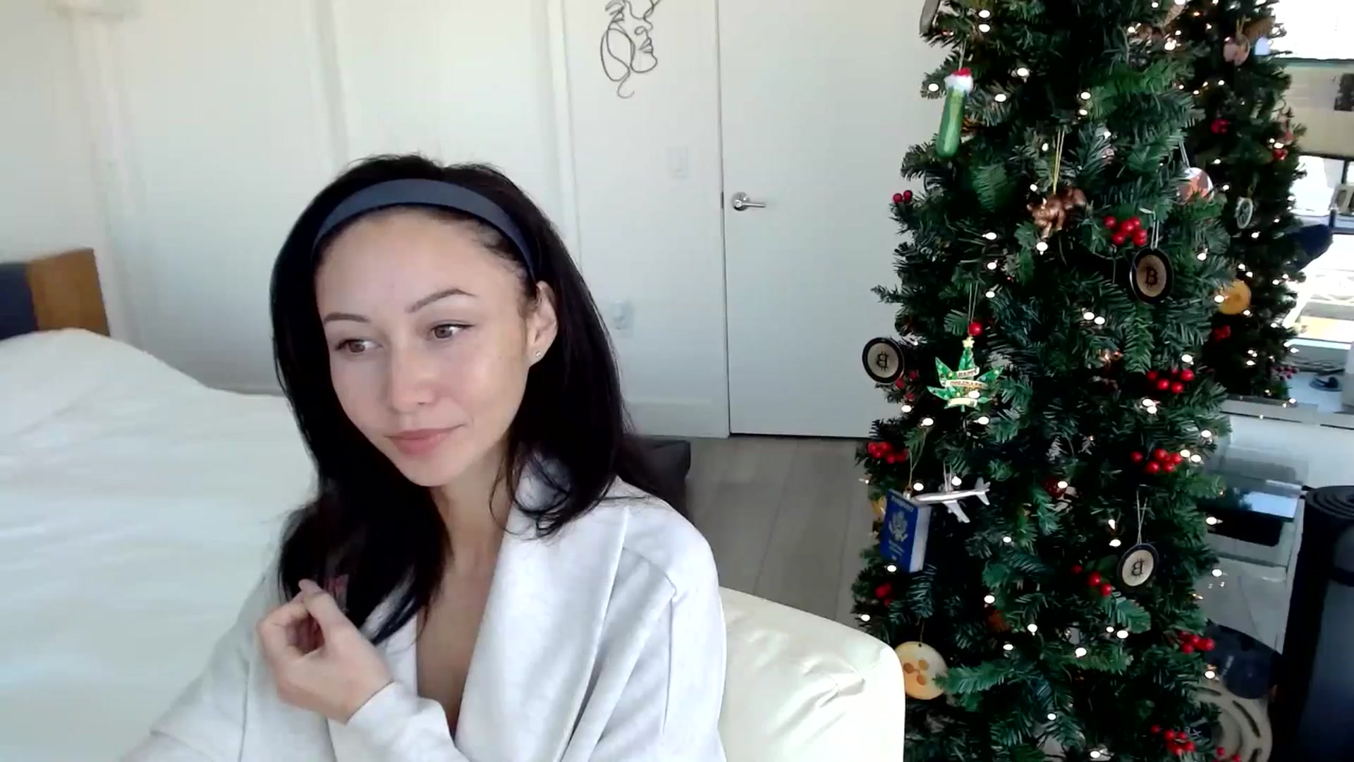 Gallery image thumbnail from BitcoinB00M's myfreecams stream on, 12/12/2024, 19:40 image 11 of 20