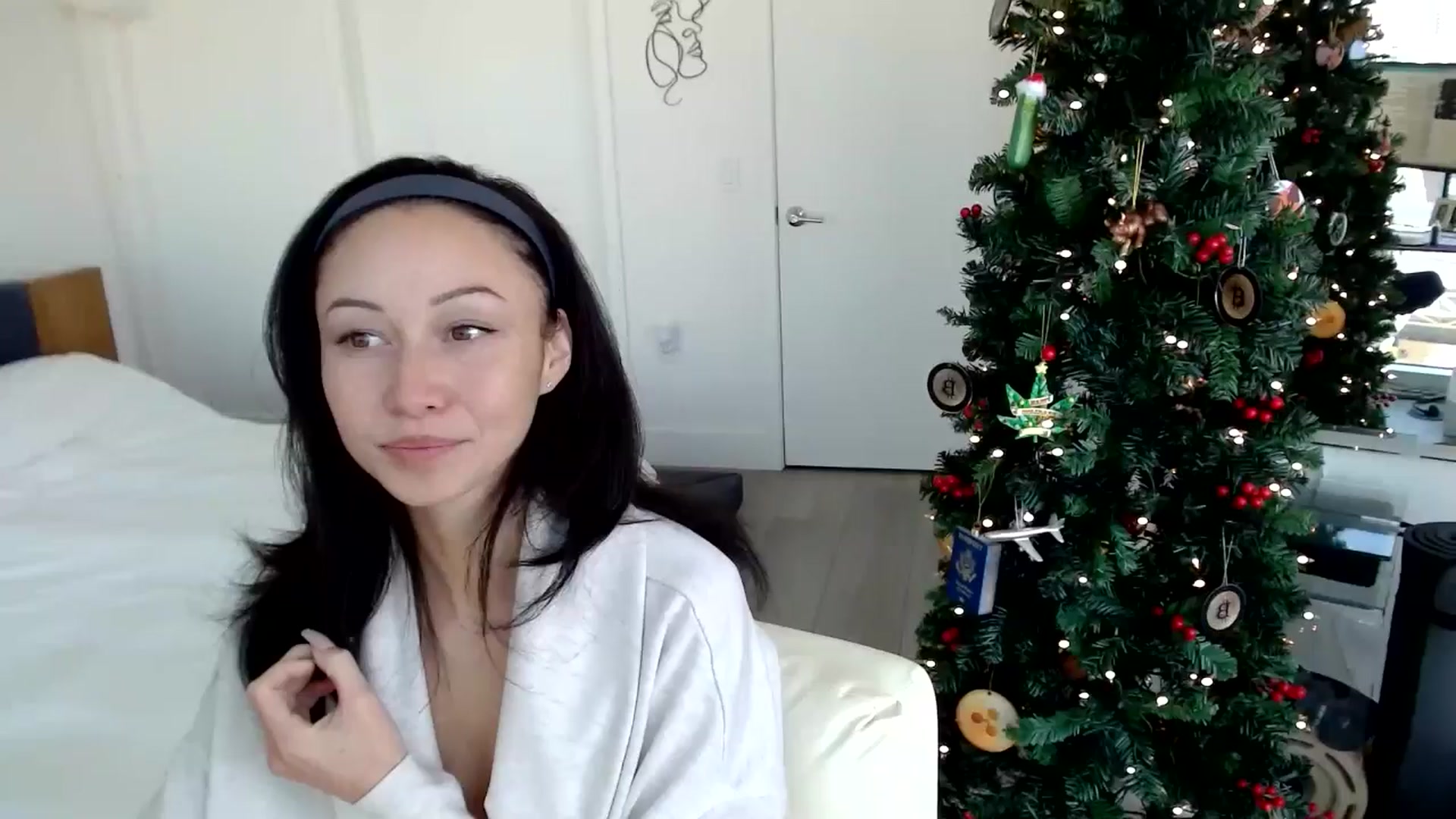 Gallery image thumbnail from BitcoinB00M's myfreecams stream on, 12/12/2024, 19:40 image 14 of 20