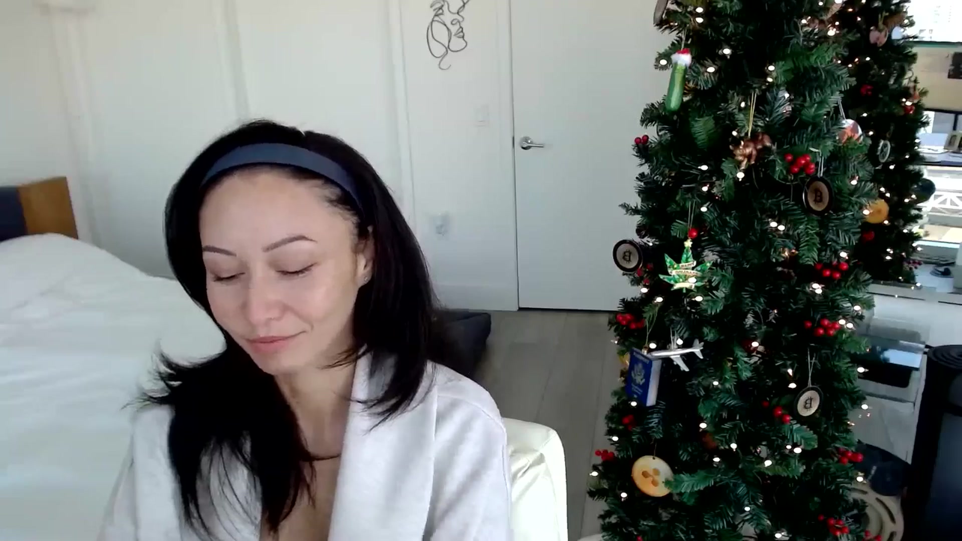Gallery image thumbnail from BitcoinB00M's myfreecams stream on, 12/12/2024, 19:40 image 6 of 20