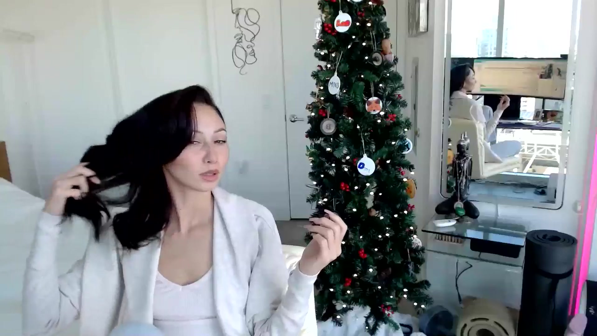 Gallery image thumbnail from BitcoinB00M's myfreecams stream on, 12/16/2024, 21:54 image 6 of 20