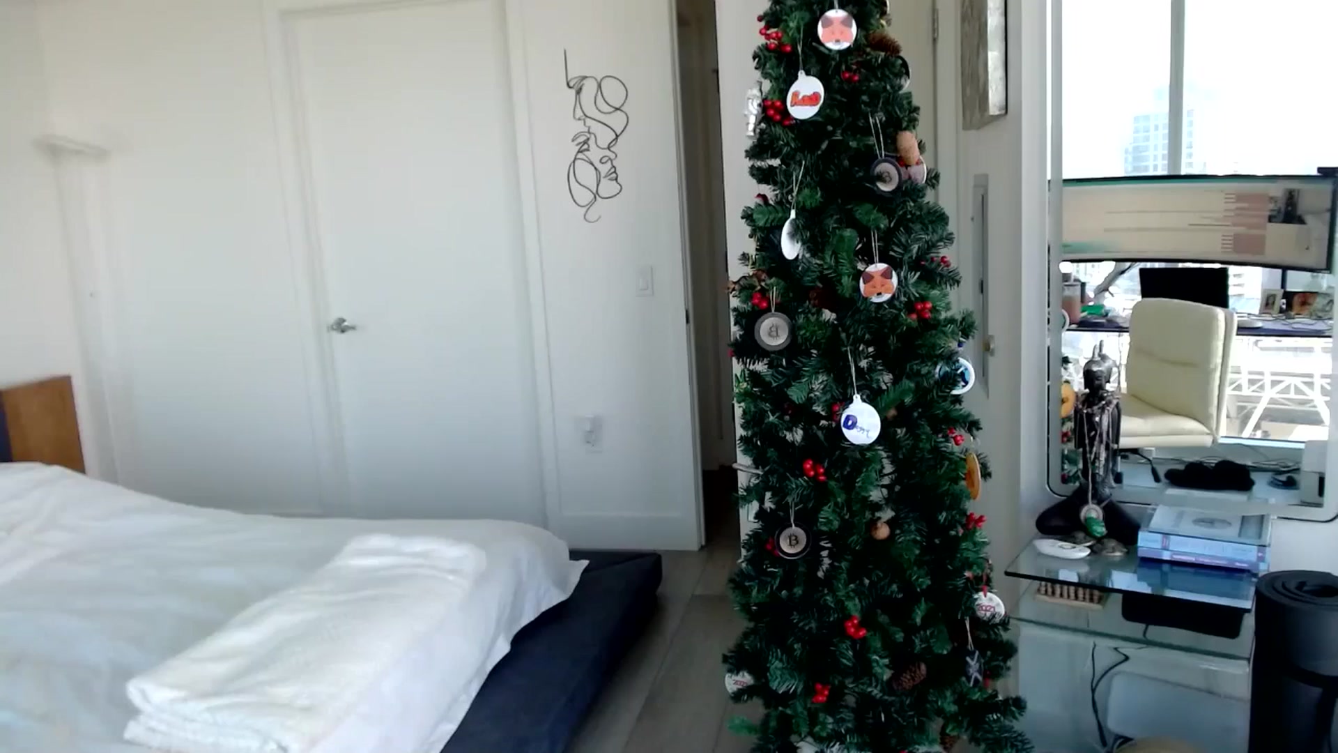 Gallery image thumbnail from BitcoinB00M's myfreecams stream on, 12/21/2024, 21:16 image 12 of 20