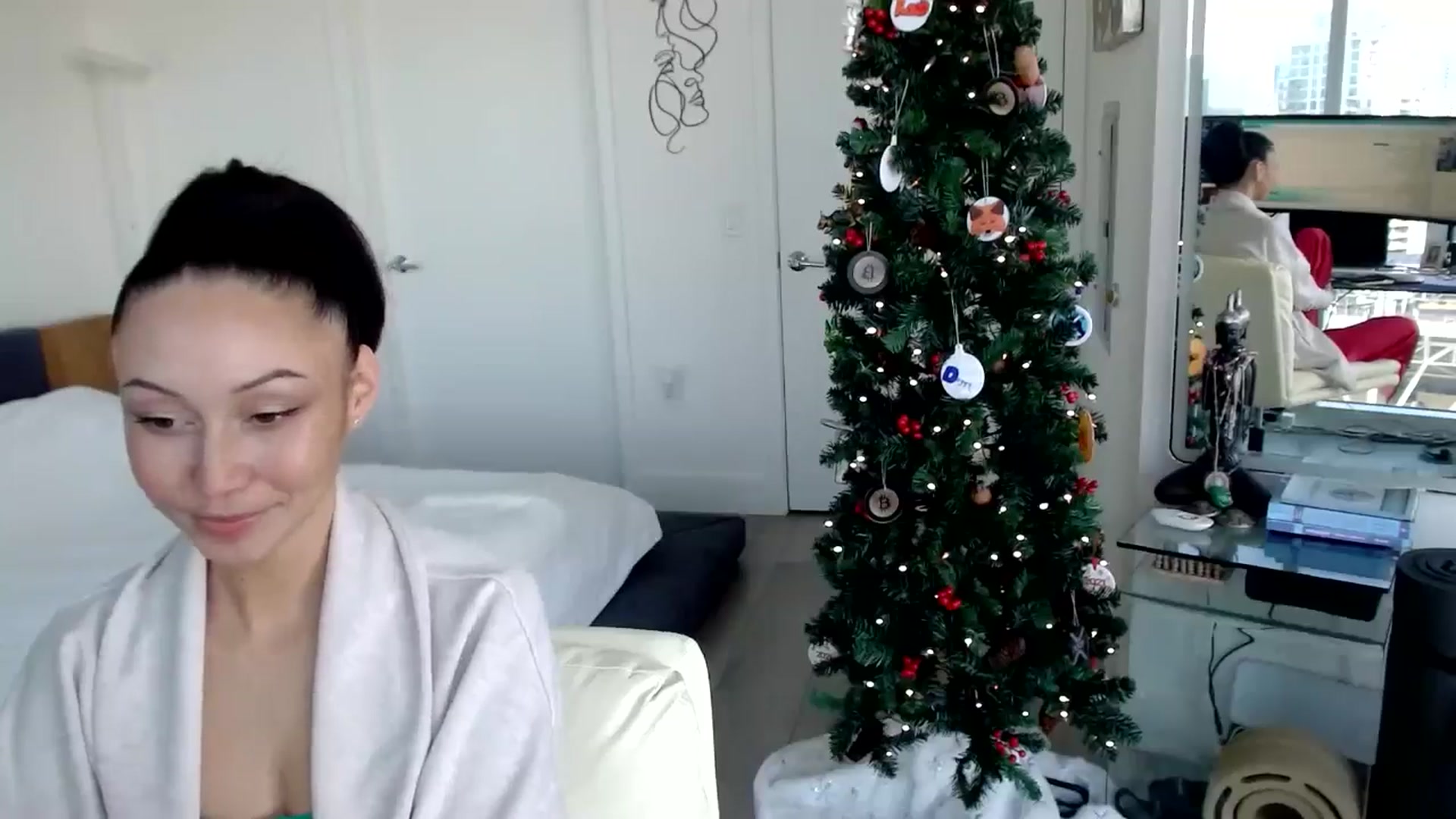 Gallery image thumbnail from BitcoinB00M's myfreecams stream on, 12/23/2024, 21:09 image 16 of 20