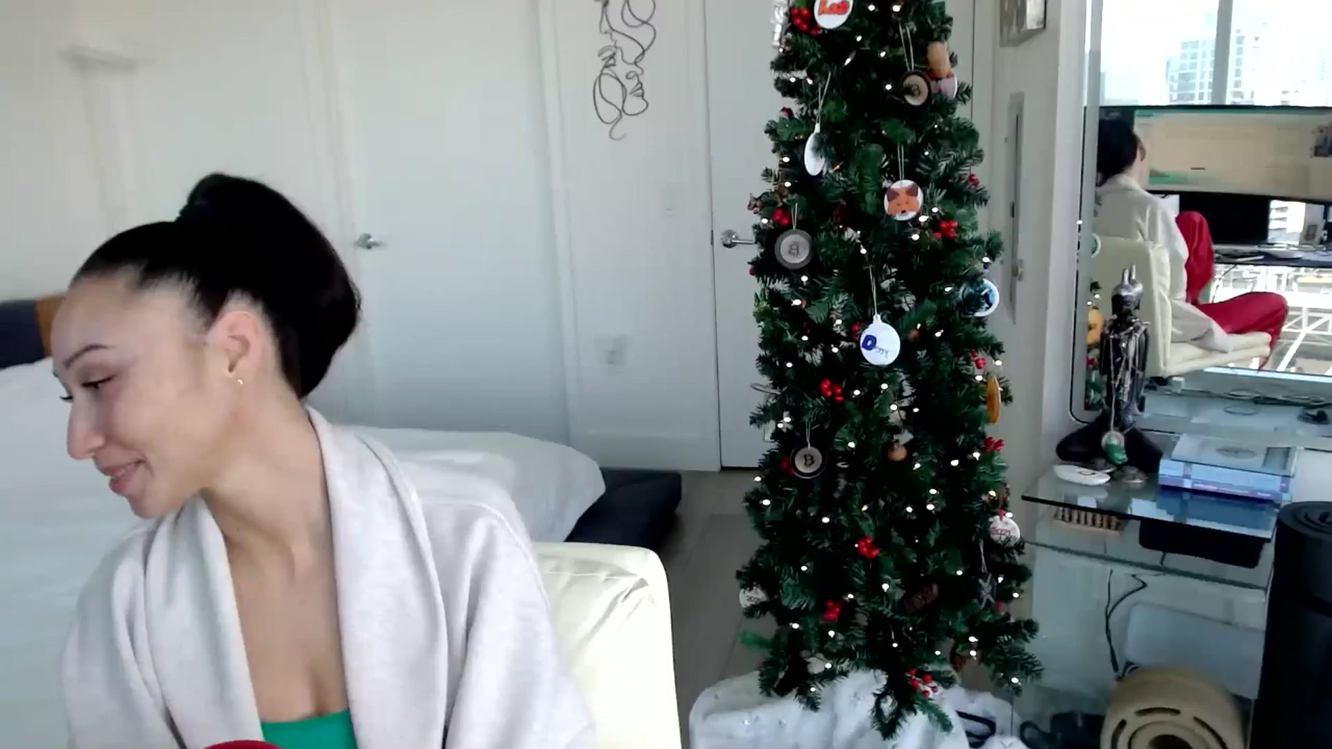 Gallery image thumbnail from BitcoinB00M's myfreecams stream on, 12/23/2024, 21:09 image 14 of 20