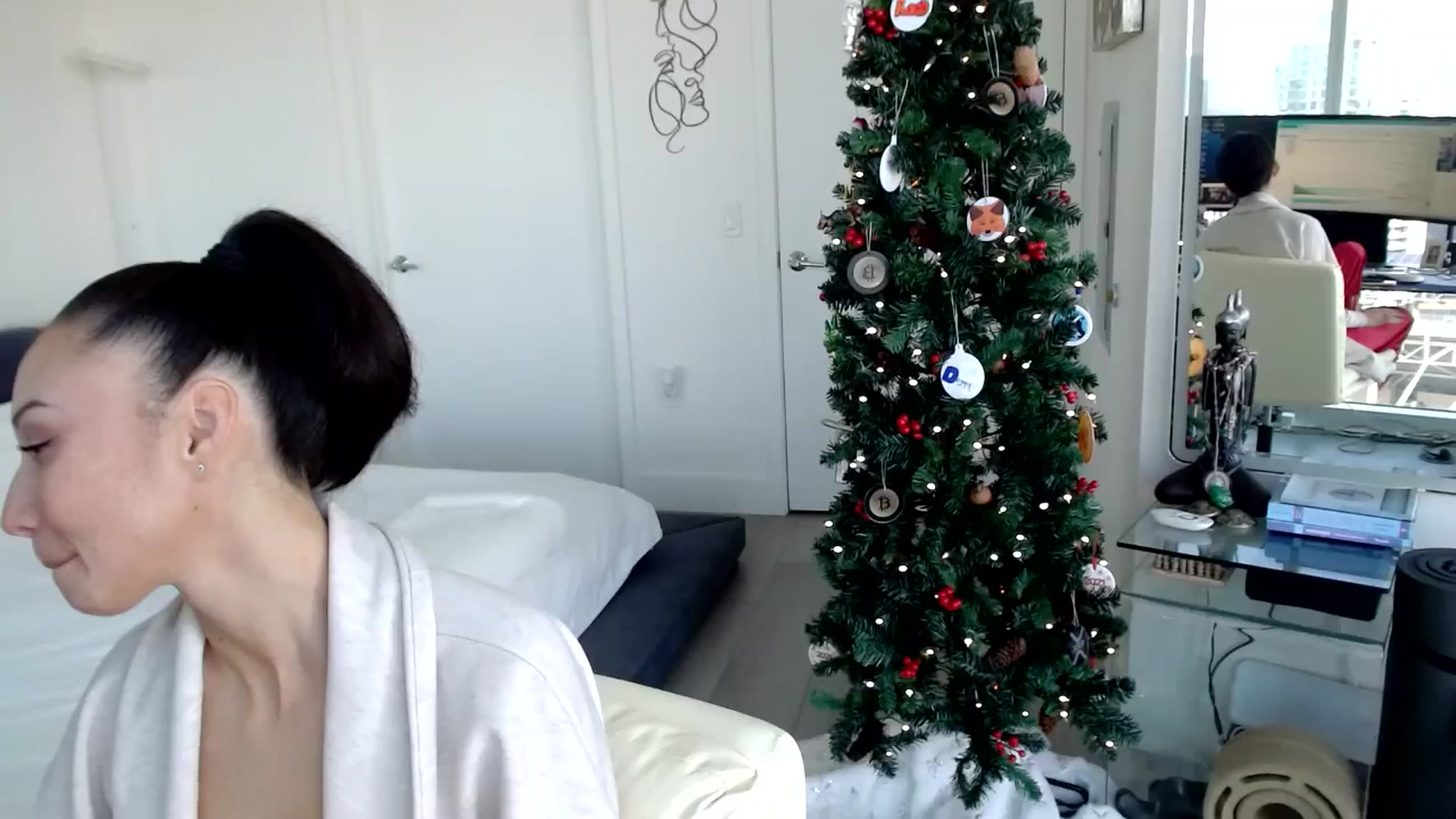 Gallery image thumbnail from BitcoinB00M's myfreecams stream on, 12/23/2024, 21:09 image 19 of 20