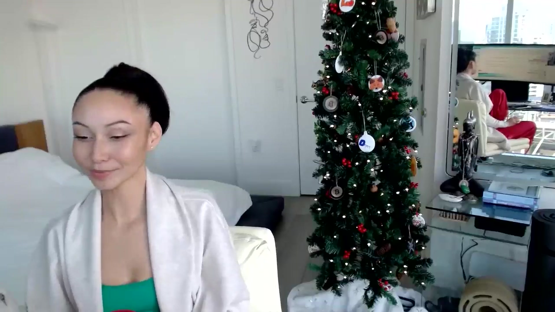 Gallery image thumbnail from BitcoinB00M's myfreecams stream on, 12/23/2024, 21:09 image 12 of 20