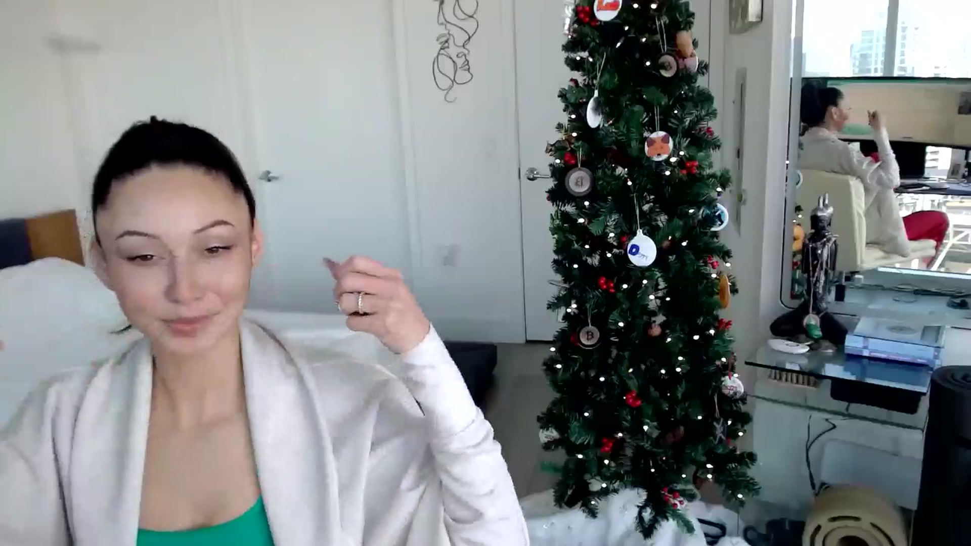 Gallery image thumbnail from BitcoinB00M's myfreecams stream on, 12/23/2024, 21:09 image 17 of 20