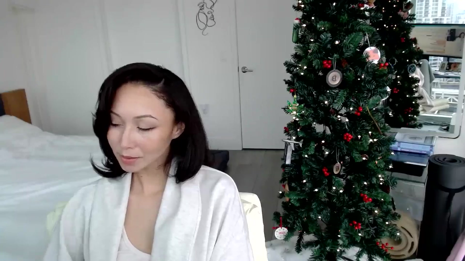 Gallery image thumbnail from BitcoinB00M's myfreecams stream on, 12/27/2024, 21:28 image 11 of 20