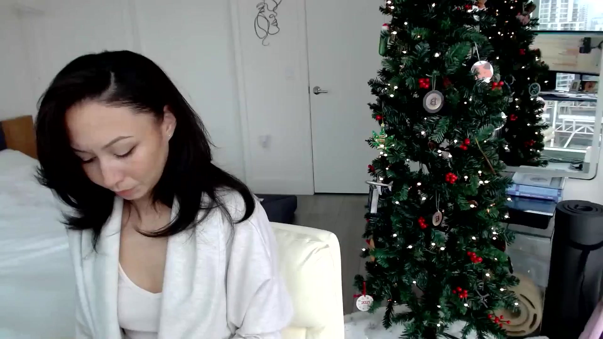 Gallery image thumbnail from BitcoinB00M's myfreecams stream on, 12/27/2024, 21:28 image 13 of 20