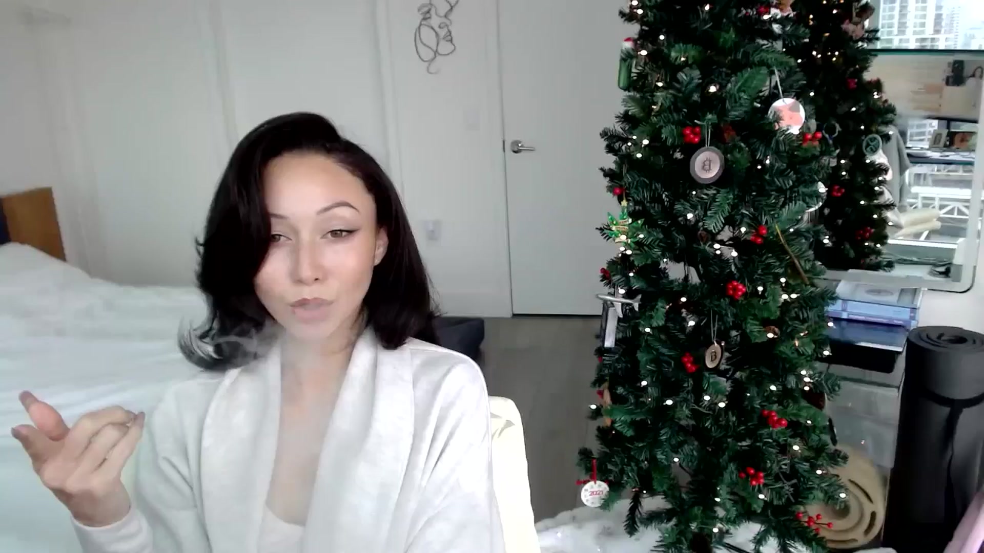 Gallery image thumbnail from BitcoinB00M's myfreecams stream on, 12/27/2024, 21:28 image 12 of 20