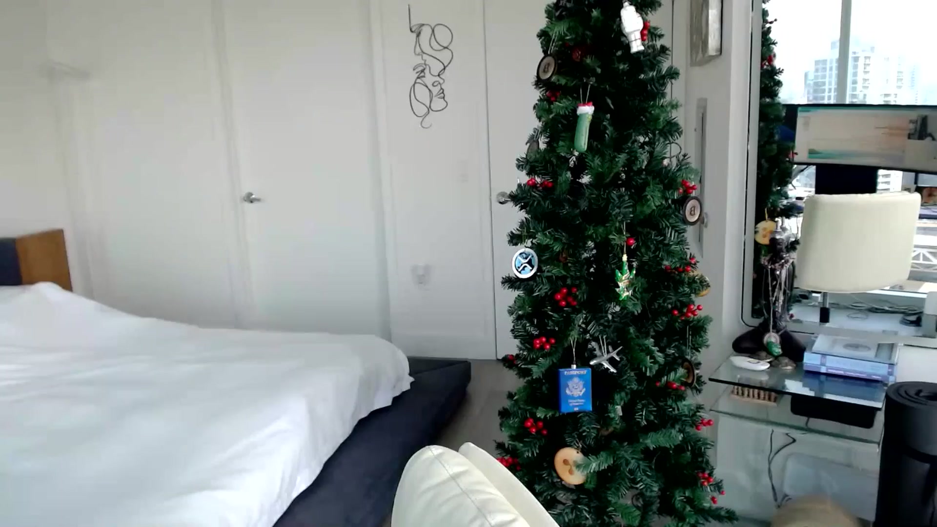 Gallery image thumbnail from BitcoinB00M's myfreecams stream on, 12/28/2024, 21:09 image 15 of 20