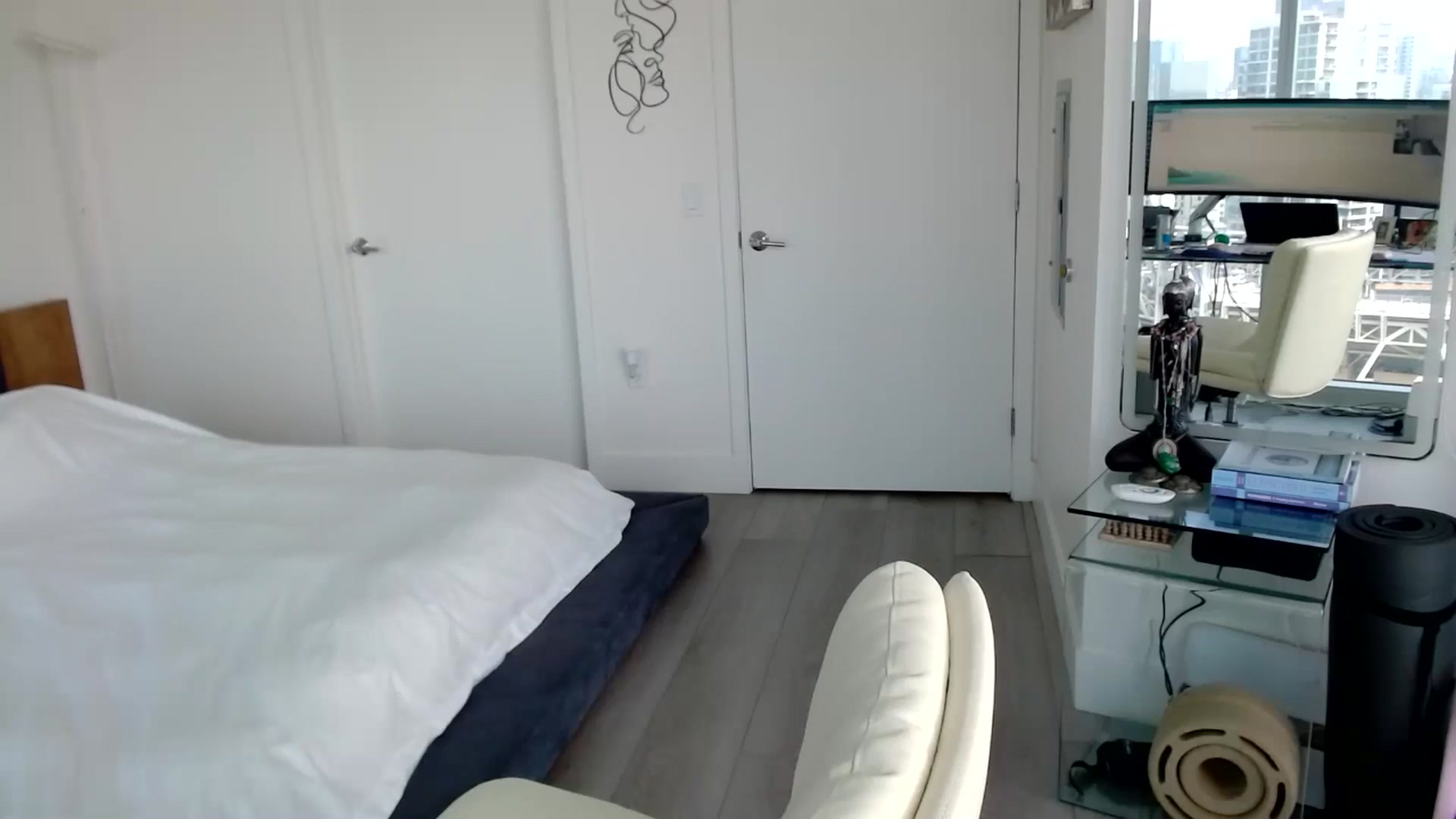 Gallery image thumbnail from BitcoinB00M's myfreecams stream on, 01/03/2025, 21:41 image 2 of 20