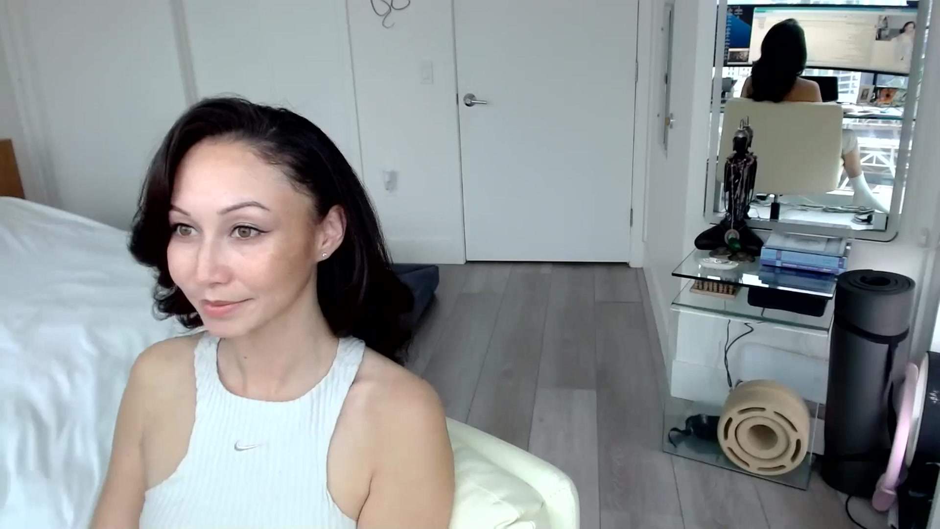 Gallery image thumbnail from BitcoinB00M's myfreecams stream on, 01/03/2025, 23:02 image 12 of 20