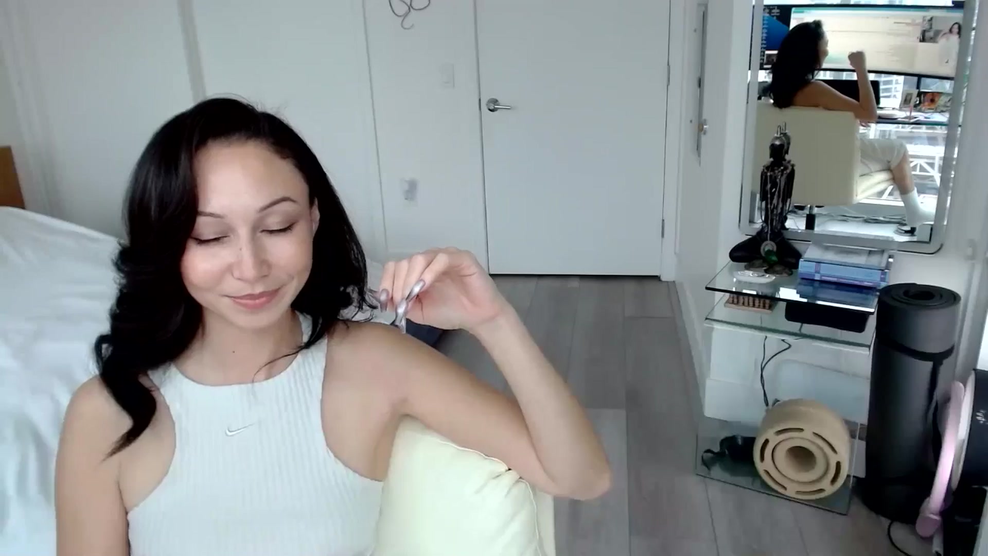 Gallery image thumbnail from BitcoinB00M's myfreecams stream on, 01/03/2025, 23:02 image 10 of 20