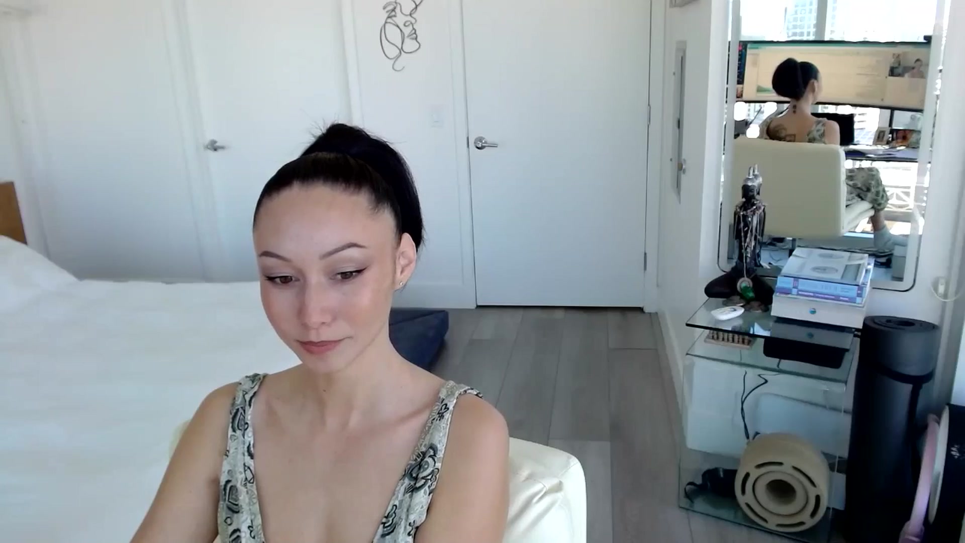 Gallery image thumbnail from BitcoinB00M's myfreecams stream on, 01/06/2025, 20:06 image 13 of 20