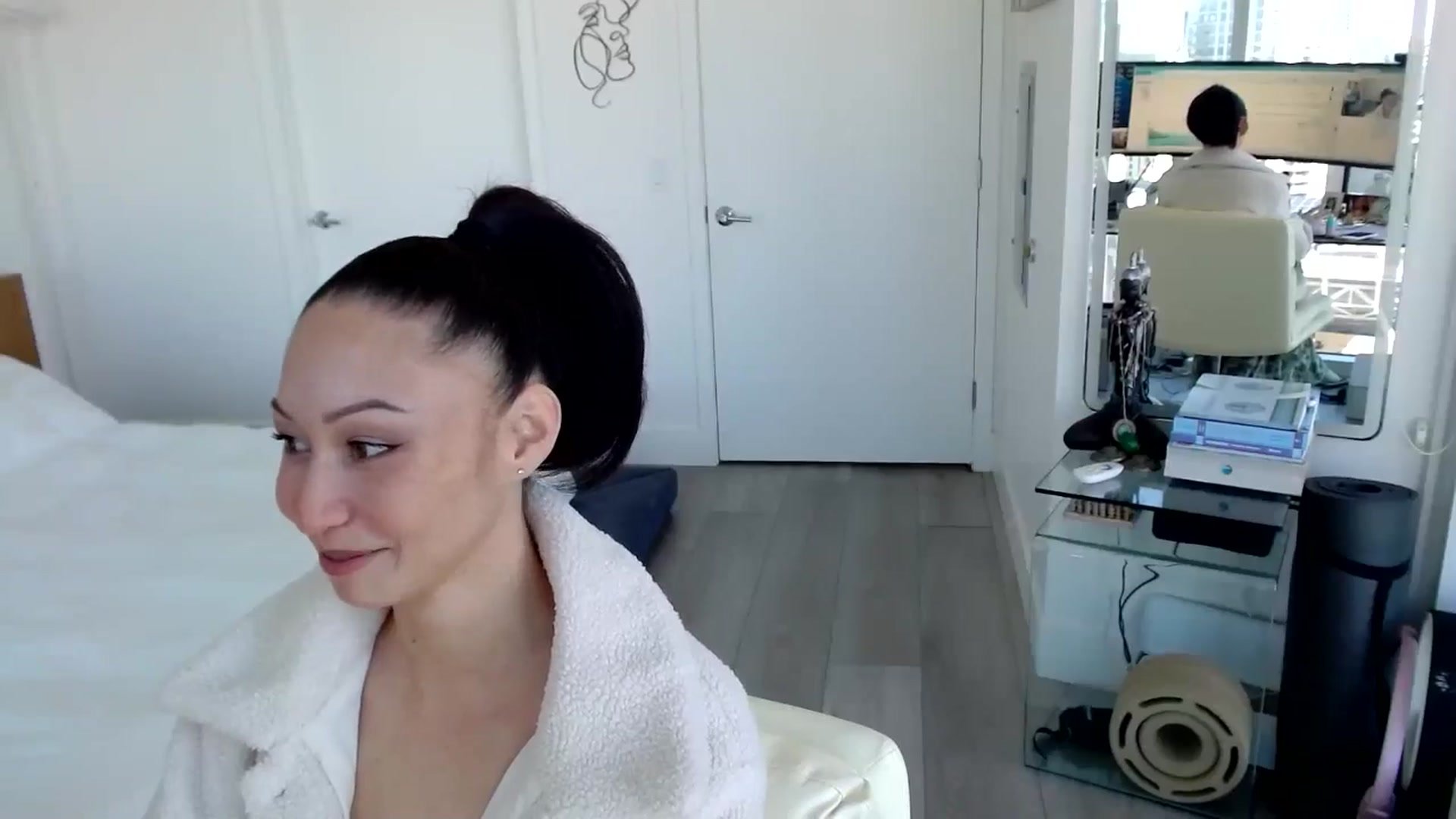 Gallery image thumbnail from BitcoinB00M's myfreecams stream on, 01/06/2025, 21:24 image 4 of 20