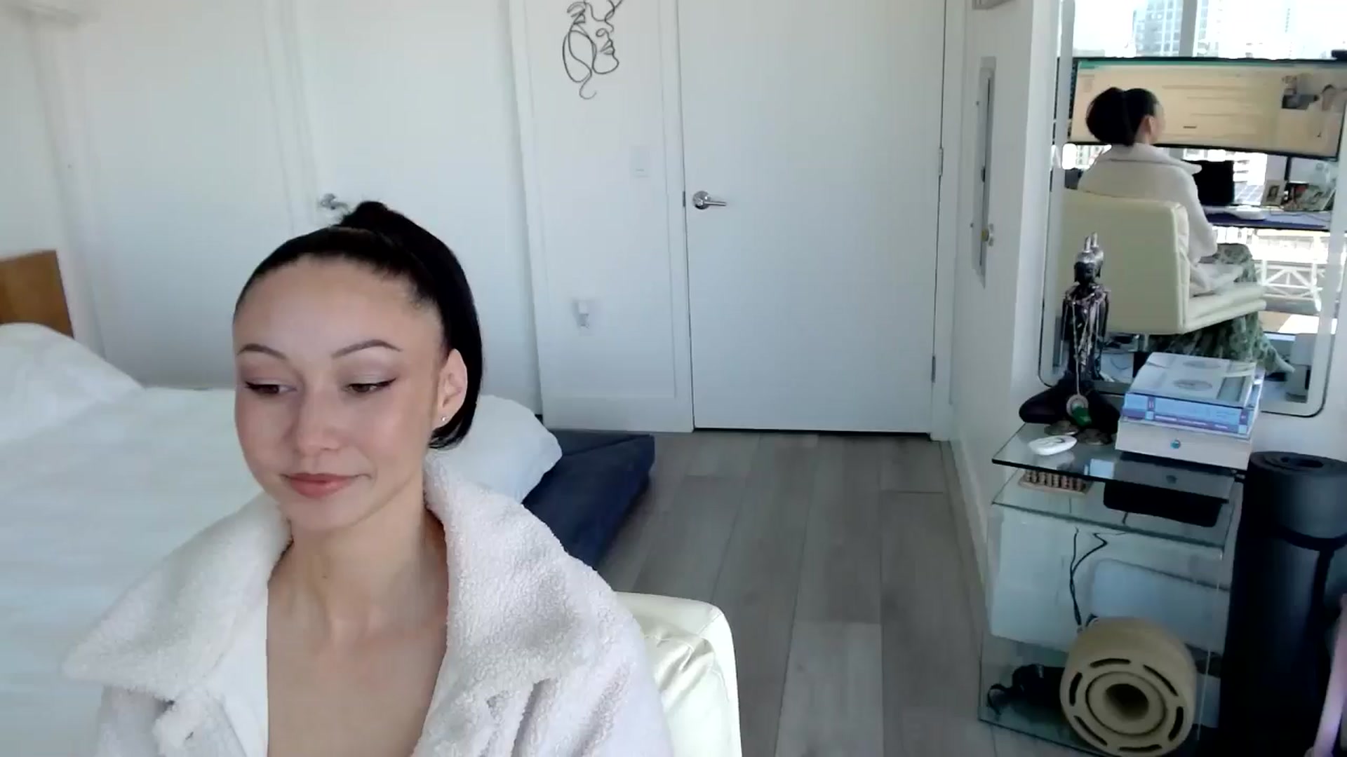 Gallery image thumbnail from BitcoinB00M's myfreecams stream on, 01/06/2025, 21:24 image 13 of 20