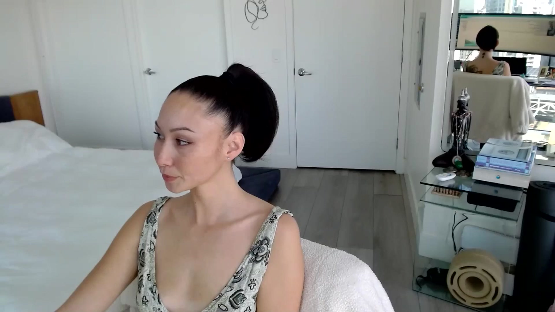 Gallery image thumbnail from BitcoinB00M's myfreecams stream on, 01/06/2025, 22:39 image 5 of 20