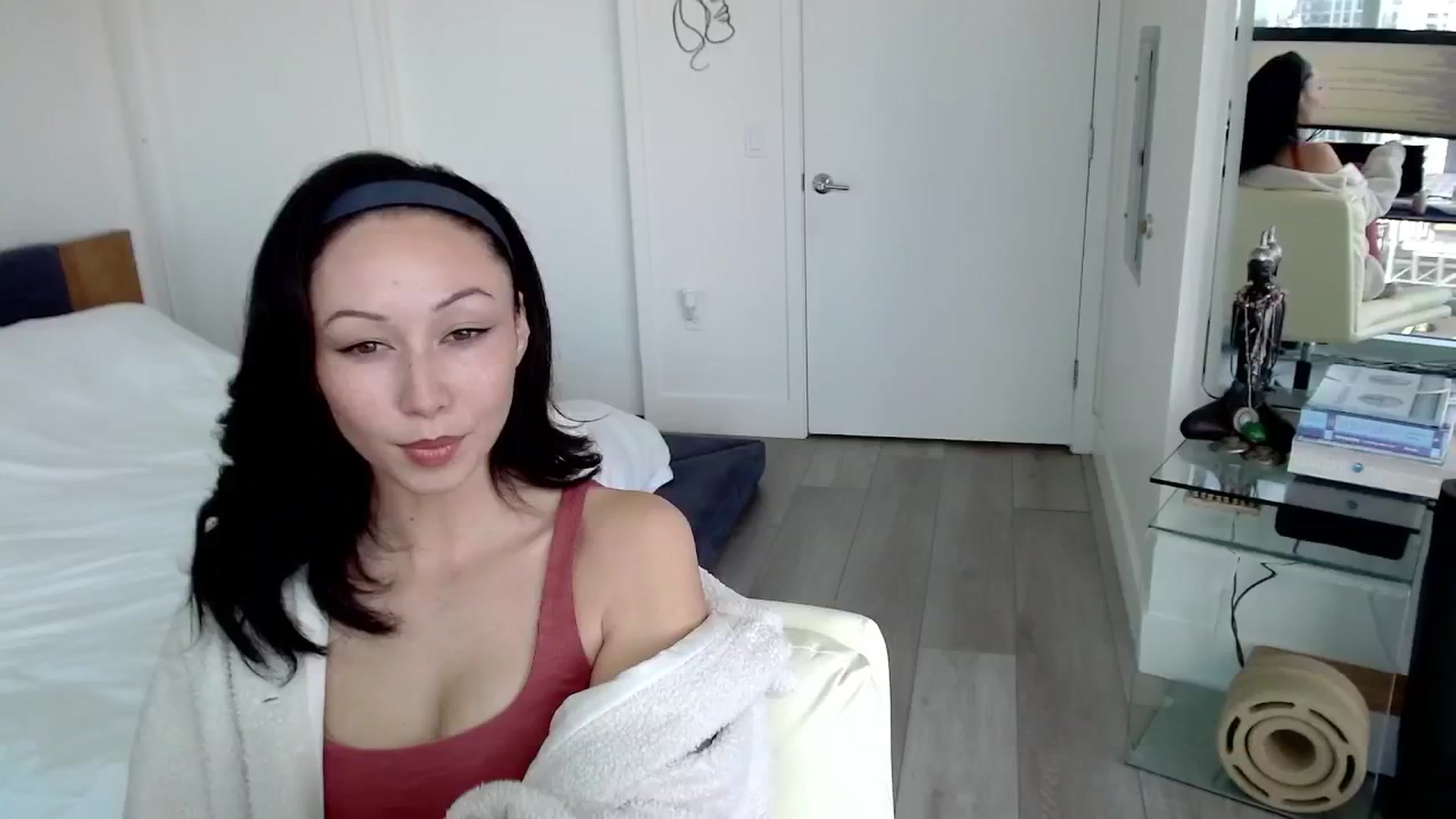 Gallery image thumbnail from BitcoinB00M's myfreecams stream on, 01/17/2025, 21:01 image 19 of 20