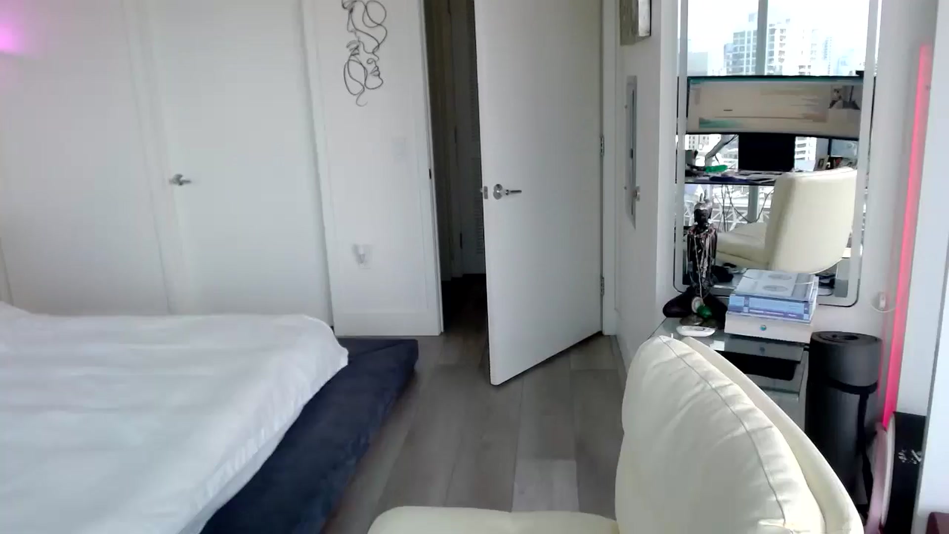 Gallery image thumbnail from BitcoinB00M's myfreecams stream on, 02/14/2025, 21:47 image 8 of 20