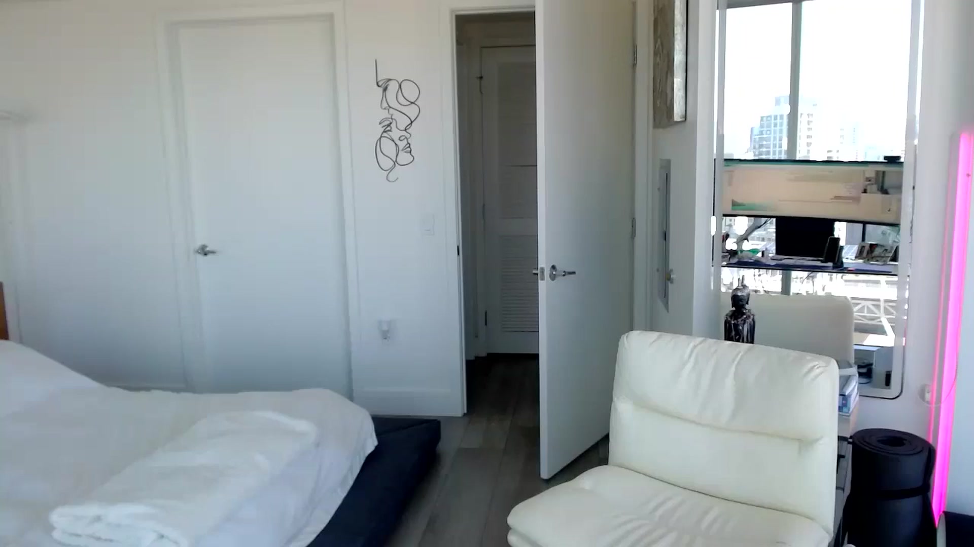 Gallery image thumbnail from BitcoinB00M's myfreecams stream on, 02/22/2025, 20:13 image 15 of 20