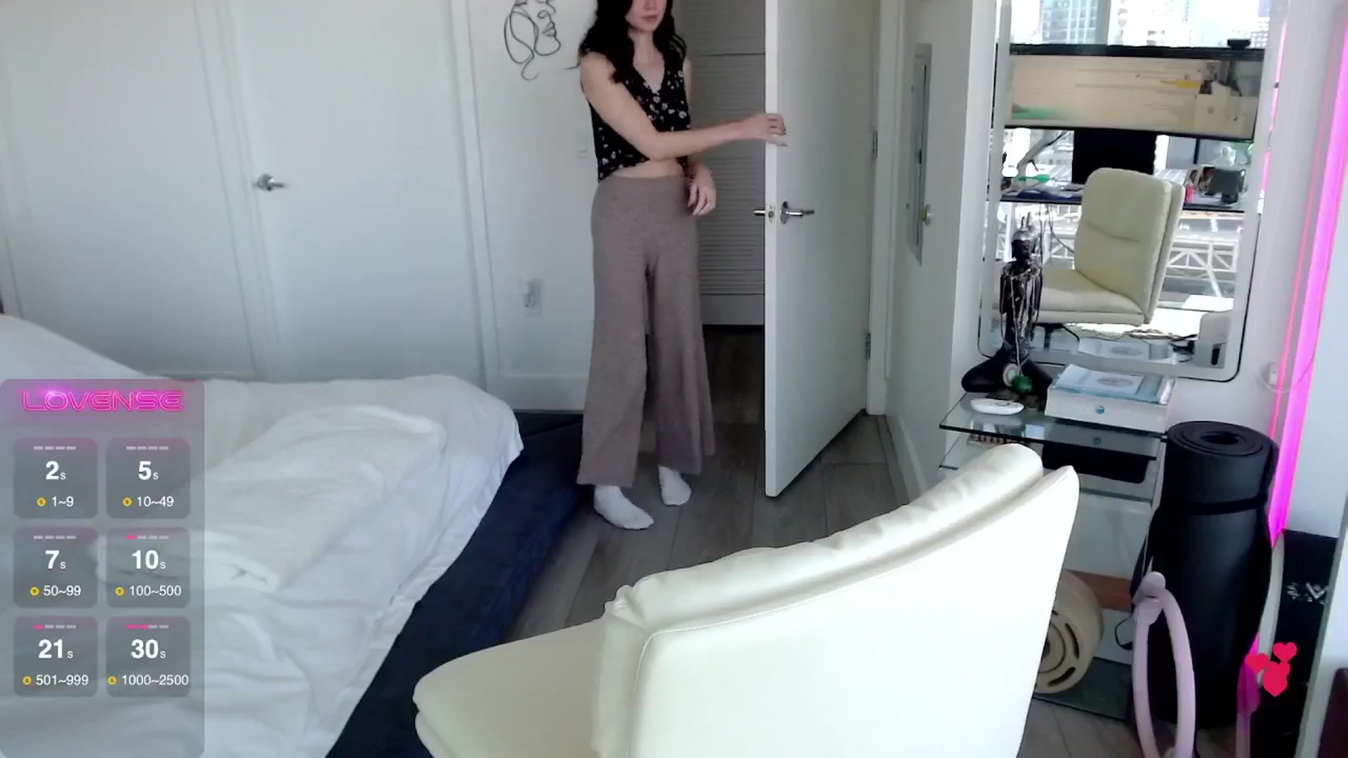 Gallery image thumbnail from BitcoinB00M's myfreecams stream on, 02/22/2025, 21:25 image 17 of 20