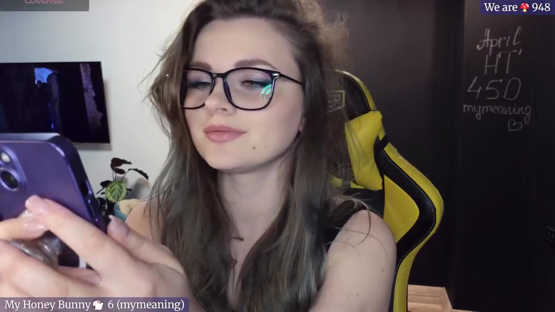Gallery image thumbnail from BiteTheSweet's myfreecams stream on, 04/04/2025, 15:04 image 1 of 20