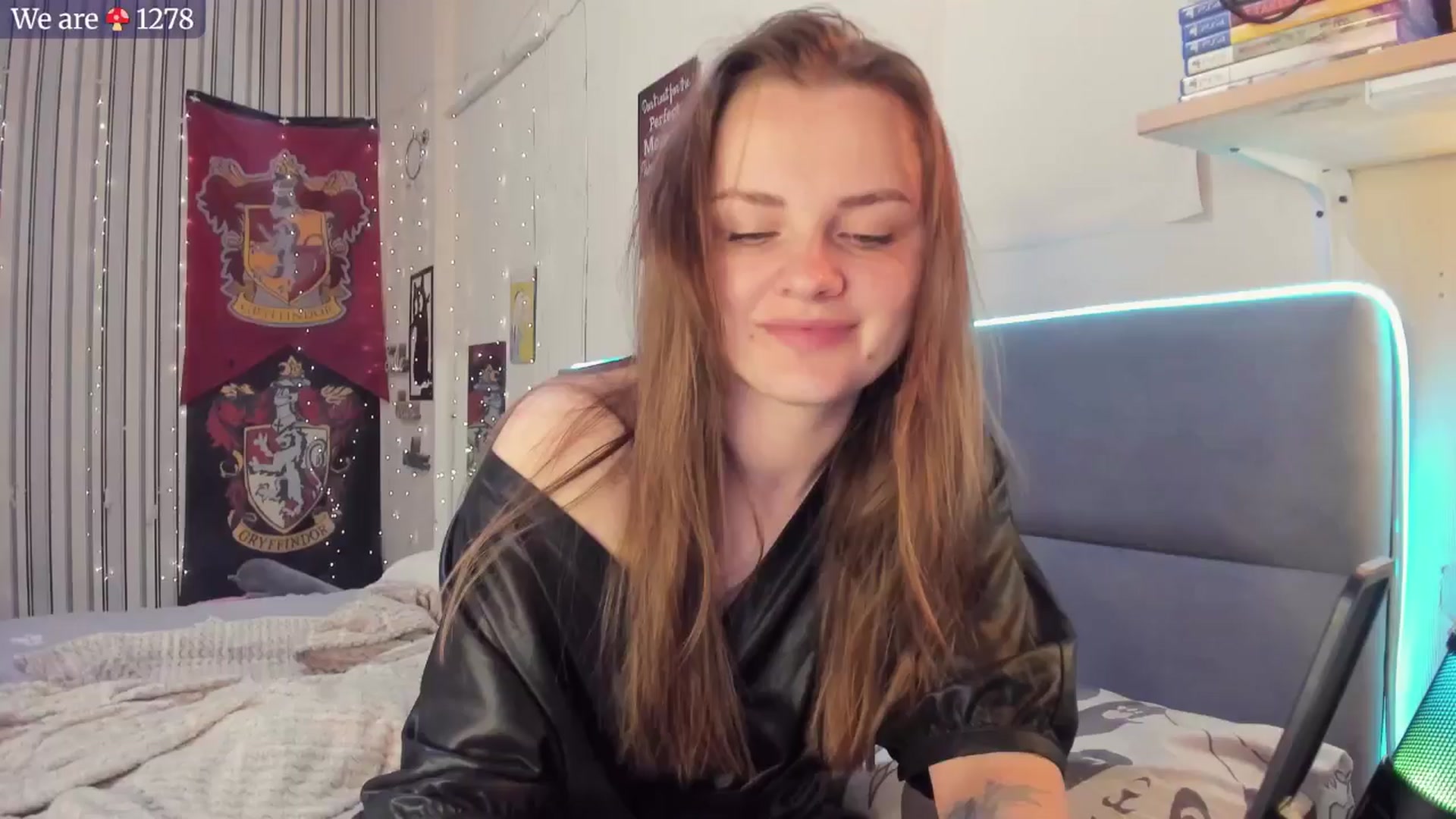 Gallery image thumbnail from BiteTheSweet's myfreecams stream on, 05/01/2025, 14:16 image 13 of 20