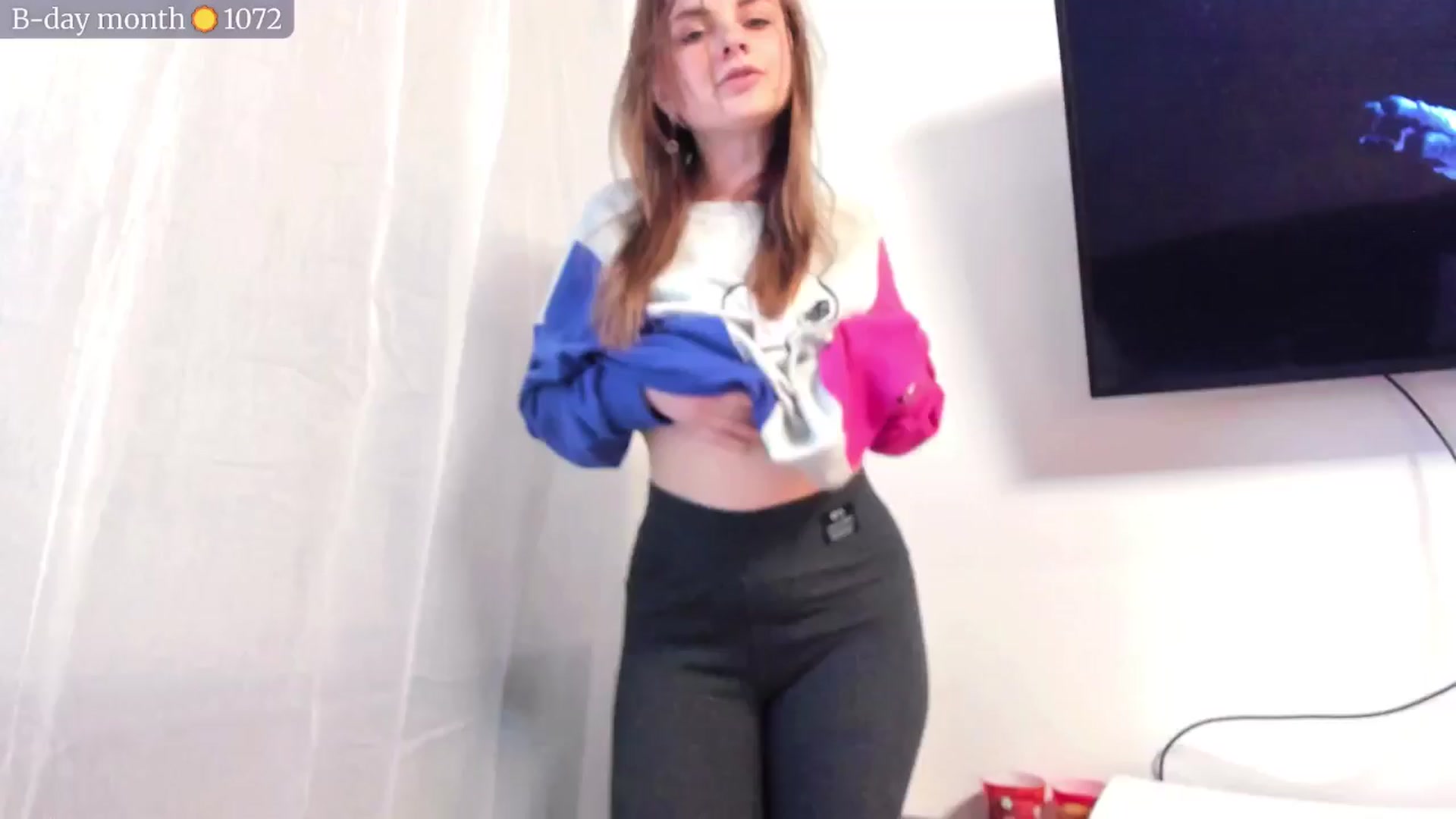 Gallery image thumbnail from BiteTheSweet's myfreecams stream on, 05/18/2025, 15:20 image 3 of 20