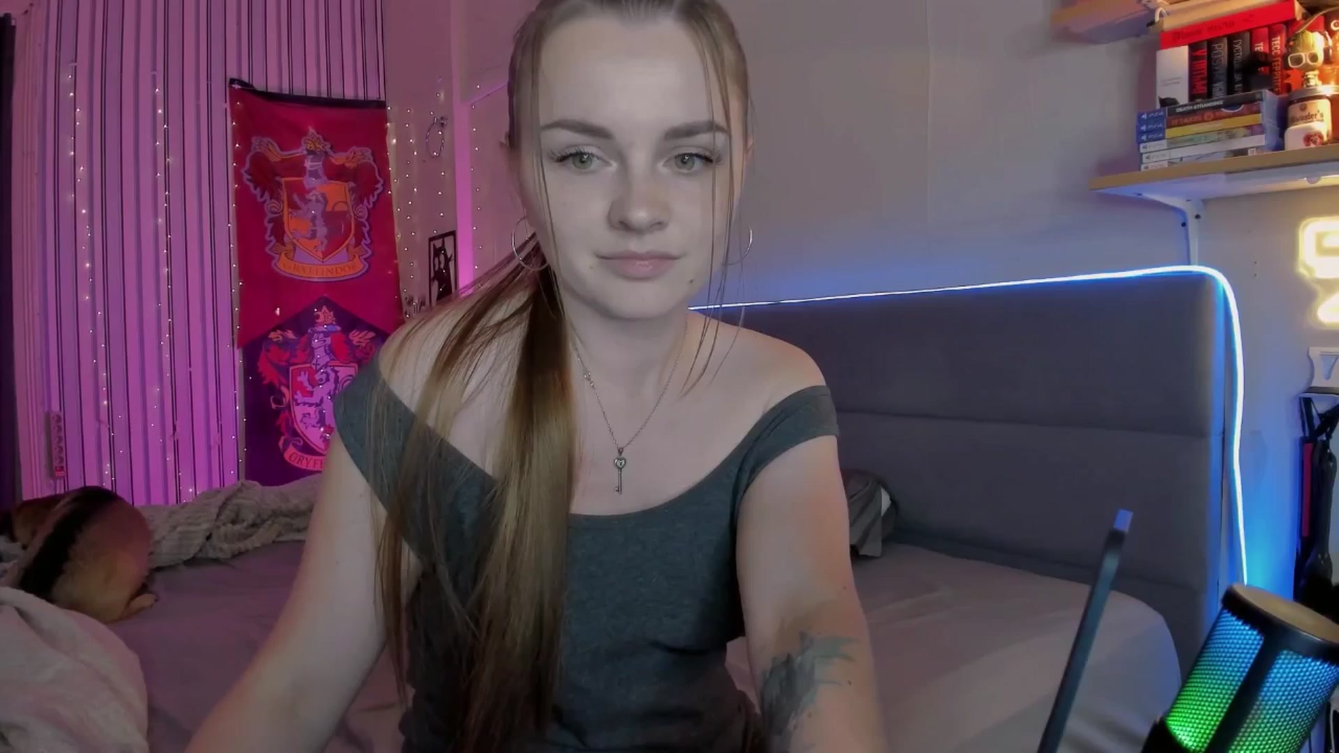 Gallery image thumbnail from BiteTheSweet's myfreecams stream on, 06/29/2025, 18:13 image 1 of 20