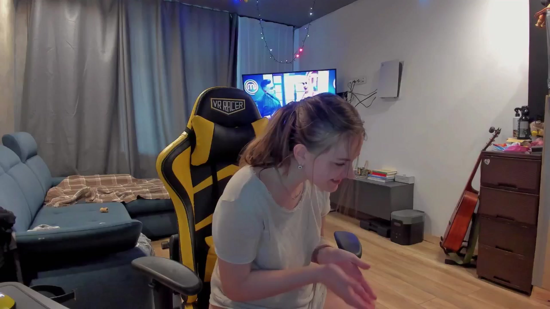 Gallery image thumbnail from BiteTheSweet's myfreecams stream on, 03/20/2026, 07:15 image 9 of 20