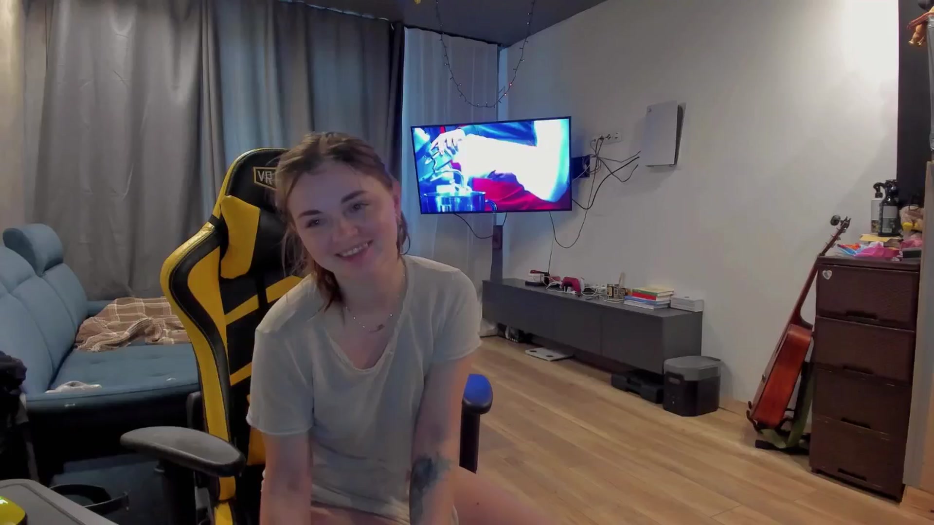 Gallery image thumbnail from BiteTheSweet's myfreecams stream on, 03/20/2026, 07:15 image 10 of 20