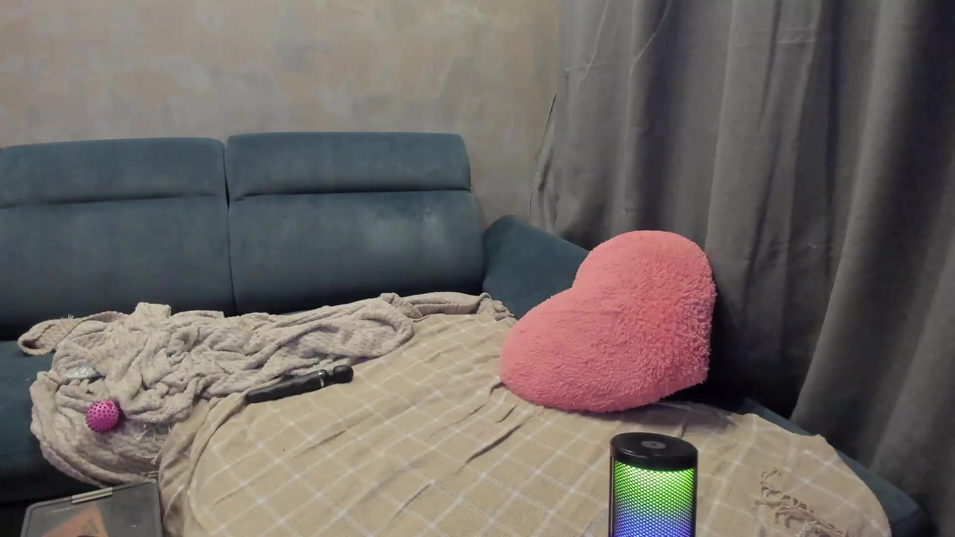 Gallery image thumbnail from BiteTheSweet's myfreecams stream on, 05/17/2026, 21:01 image 16 of 20