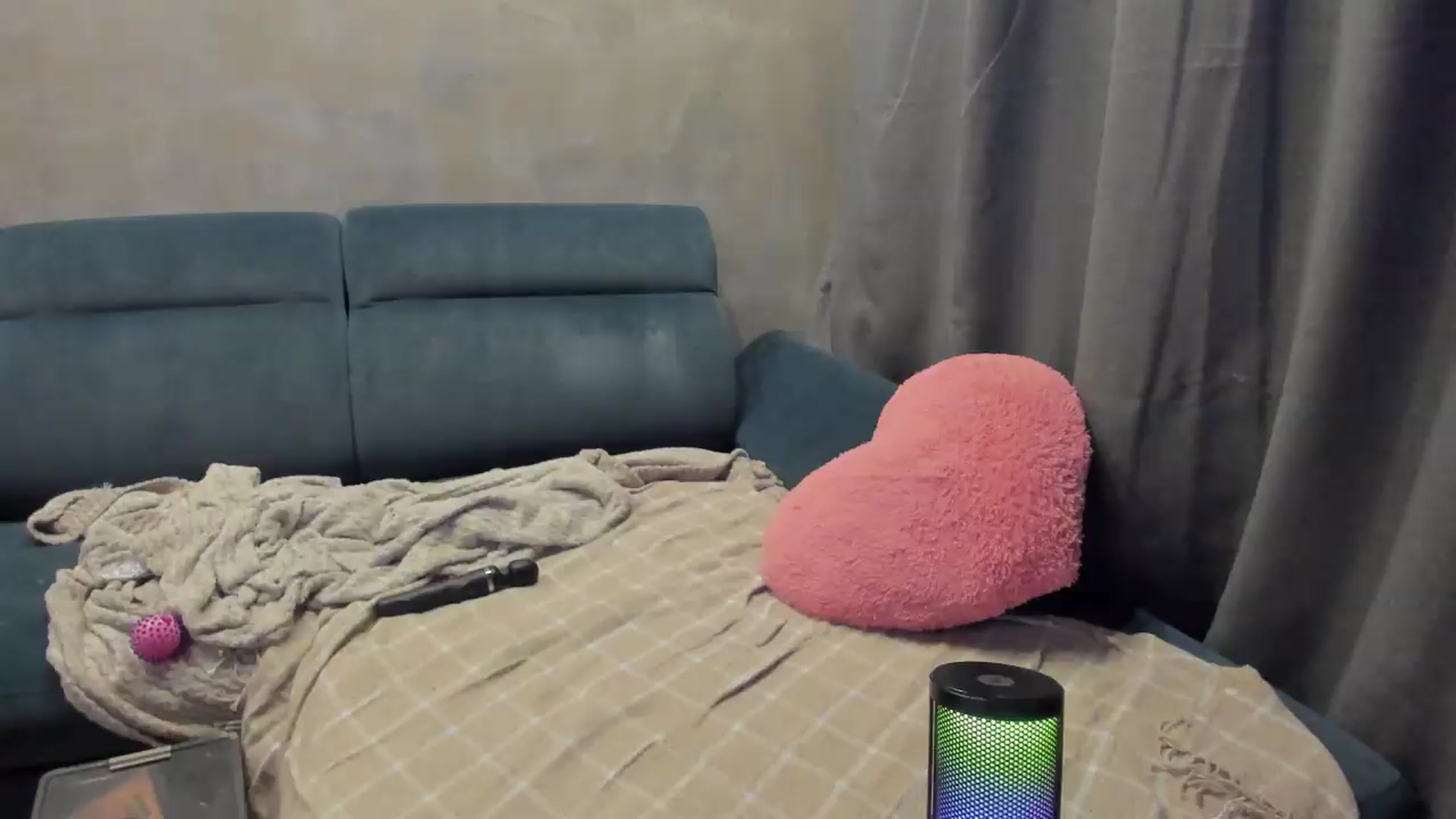 Gallery image thumbnail from BiteTheSweet's myfreecams stream on, 05/17/2026, 21:01 image 12 of 20