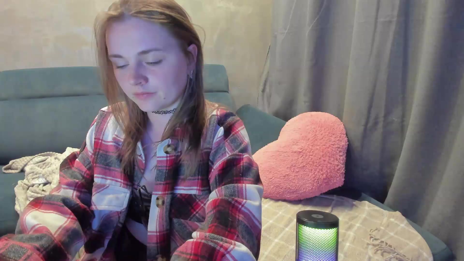 Gallery image thumbnail from BiteTheSweet's myfreecams stream on, 05/17/2026, 21:01 image 17 of 20