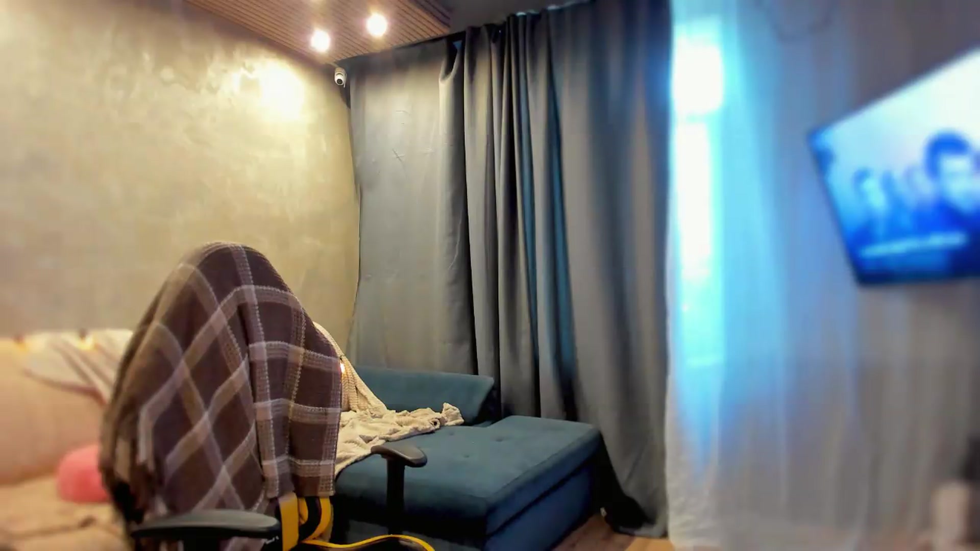 Gallery image thumbnail from BiteTheSweet's myfreecams stream on, 05/24/2026, 15:16 image 19 of 20